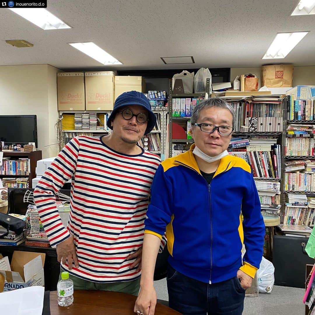 江口寿史のインスタグラム：「『step2』入稿作業もいよいよ佳境。 井上則人デザイン事務所での様子。  #Repost @inouenorito.d.o with @use.repost ・・・ Step2作業確認一段落ショット含む 井上デザインにてショット  江口さん、 ちょっとホッとしてるツーショット  順番決め時スリーショット  作業中あ〜、よいしょっと  作業一段落作業班と ハイそれまでよポーズ江口さんショット  さ〜てと、 残ってる作業やっつけなきゃな。 終わったら焼肉打ち上げを することになってるんだぞ〜〜！  ・・・とは言えまだ作業は続く・・・」