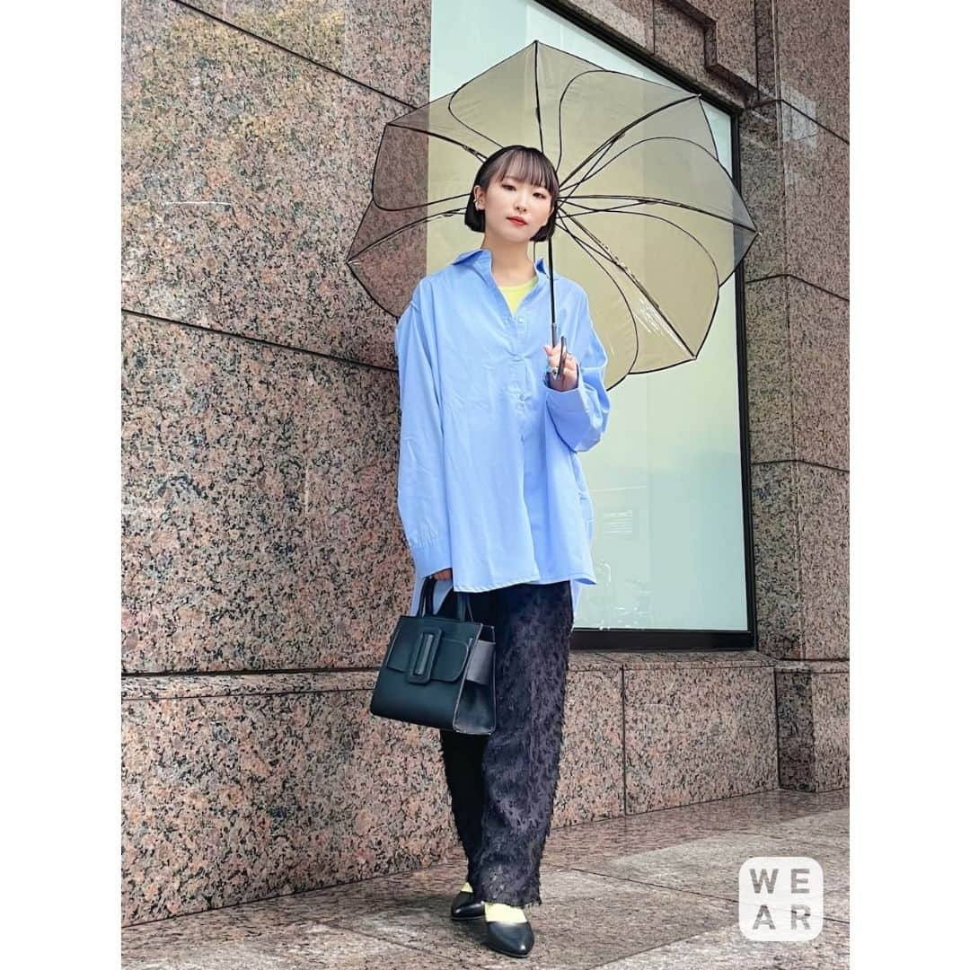 WEARさんのインスタグラム写真 - (WEARInstagram)「@wear_official では、トレンドのファッション情報をWEAR内のコーデと一緒に紹介！ ____________________________  ショップスタッフのみなさんが 【お洒落に見える配色のコーデ】を提案！✨✨  色の組み合わせでぐっと垢抜けて見えます🙌  コーディネートが気になったら「保存」をタップ☝ 【着用アイテムの詳細】はWEARアプリまたはウェブサイトで👀  如果你喜歡我們po的穿搭，請記得按"保存"喔☝ 【穿搭單品的詳情】可以透過WEAR應用或官網查看👀  ____________________________ #WEAR #ootd #outfit #fashion  #コーデ #夏服 #春服 #雨の日コーデ #ビッグシルエット #ホワイトコーデ #大人カジュア #大人コーデ #休日コーデ #シャツスタイル #レイヤードスタイル #エアリフト #デニム #パンツスタイル #ショップスタッフ #ショップ店員 #販売員 #ロゴＴ #キャミワンピ #コンバース #KBF #低身長コーデ #低身長コーデ #低身長コーディネート #夏コーデ #夏服コーデ #夏コーディネート」6月9日 18時00分 - wear_official