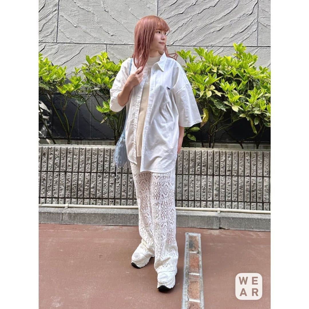 WEARさんのインスタグラム写真 - (WEARInstagram)「@wear_official では、トレンドのファッション情報をWEAR内のコーデと一緒に紹介！ ____________________________  ショップスタッフのみなさんが 【お洒落に見える配色のコーデ】を提案！✨✨  色の組み合わせでぐっと垢抜けて見えます🙌  コーディネートが気になったら「保存」をタップ☝ 【着用アイテムの詳細】はWEARアプリまたはウェブサイトで👀  如果你喜歡我們po的穿搭，請記得按"保存"喔☝ 【穿搭單品的詳情】可以透過WEAR應用或官網查看👀  ____________________________ #WEAR #ootd #outfit #fashion  #コーデ #夏服 #春服 #雨の日コーデ #ビッグシルエット #ホワイトコーデ #大人カジュア #大人コーデ #休日コーデ #シャツスタイル #レイヤードスタイル #エアリフト #デニム #パンツスタイル #ショップスタッフ #ショップ店員 #販売員 #ロゴＴ #キャミワンピ #コンバース #KBF #低身長コーデ #低身長コーデ #低身長コーディネート #夏コーデ #夏服コーデ #夏コーディネート」6月9日 18時00分 - wear_official