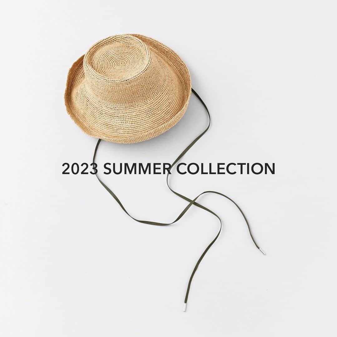 ARTS&SCIENCE official accountさんのインスタグラム写真 - (ARTS&SCIENCE official accountInstagram)「・ 2023 Summer Collection  2023 SSシーズンでは〈Early spring / Spring / Summer〉に分け、それぞれの表現をWEBとSNSでご覧いただきます。  Early Spring Collection、Spring Collectionに続き、今シーズン最後のコレクションとなる「2023 Summer Collection」をWEBサイトで公開しました。どうぞご覧ください。  掲載アイテムの一部は店頭にてご紹介中。その他のアイテムは、A&Sの各ショップに順次並びます。詳しくはショップまでお問い合わせください。  New items from 2023 SS collection will launch at A&S flagship shops every month. Please also take a look at our new releases now available to see online.  @arts_and_science  価格やアイテムの詳細は、WEBサイトにてご覧いただけます。プロフィールのURLからご覧ください。 For more details, tap the link in our bio.  入荷日はアイテムにより異なります。商品についてのお問い合わせは店舗、またはWEBサイトのコンタクトフォームよりご連絡ください。 Launch dates will vary per item. For item requests and direct mail orders, please contact our shops directly or use our contact form from our official web page.  #artsandscience #artsandscienceaoyama #artsandsciencemarunouchi #andshopaoyama #overthecounterbyartsandscience #downthestairs #artsandsciencekyoto #andshopkyoto #hinartsandscience #artsandsciencedaikanyama #artsandsciencefukuoka #entwurfein #caseycasey #坂田文助商店 #履物関づか」6月9日 18時00分 - arts_and_science