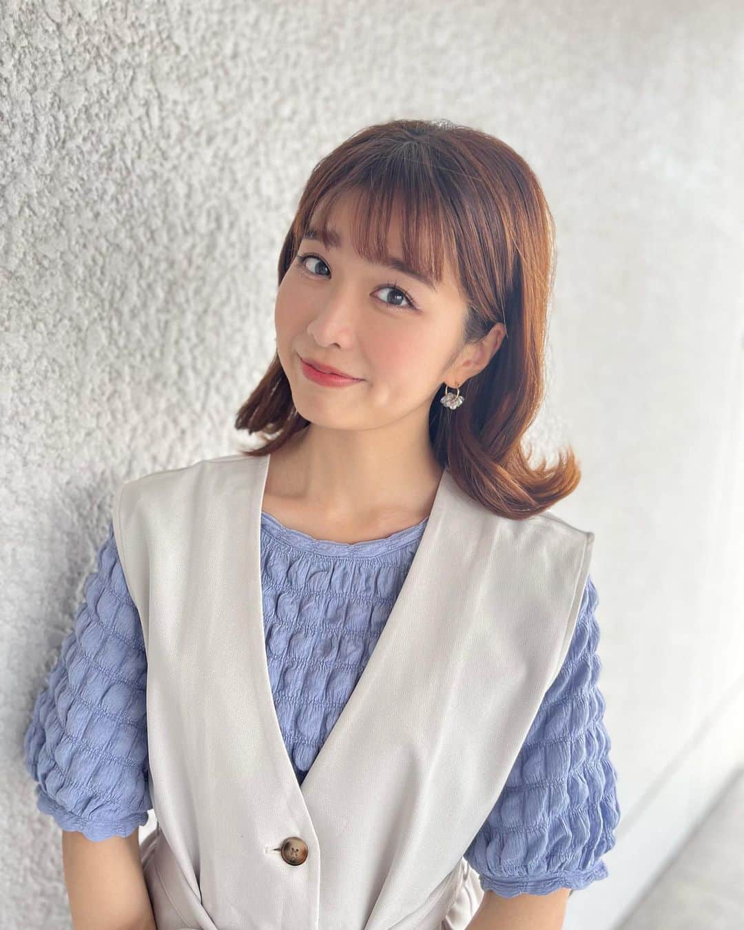 坂田茉世のインスタグラム：「先週のにじパレ〜🌈 工藤遥アナウンサー（ @kudoharu0214 ）と💫 特に３枚目の元気溢れる感じがとてもお気に入り！ 「賑やかなペアだねえ♡」と良くコメントをいただきます とても嬉しいです💫」
