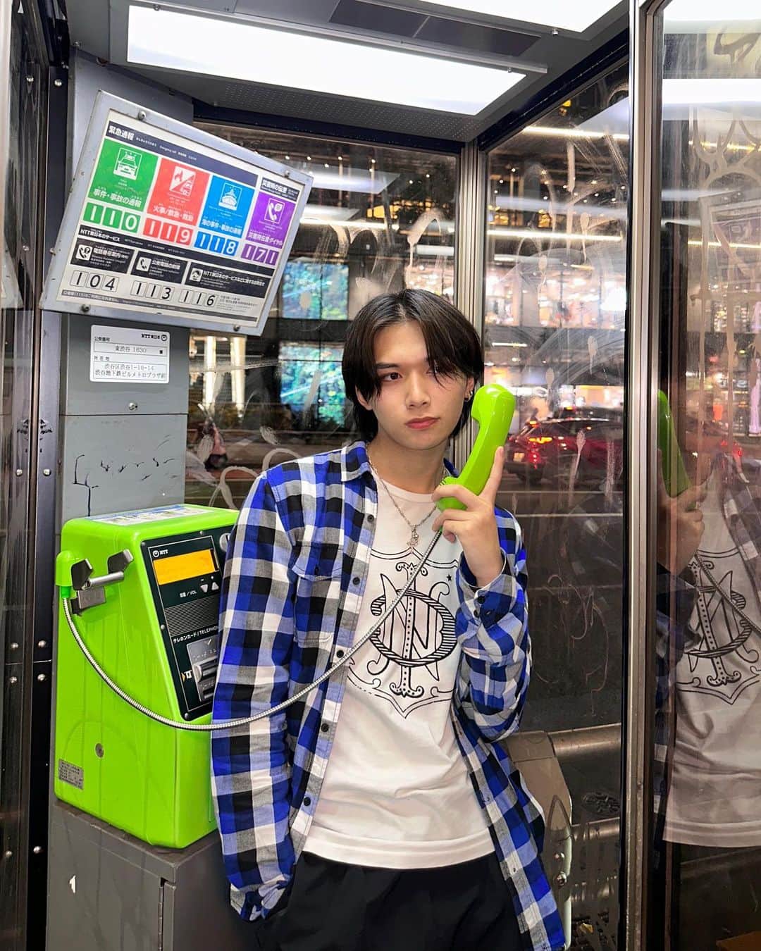 のインスタグラム：「public telephone 📞´-🖤  先日「ロフト グリーンプロジェクト〜サステナブル ビューティー&ライフ〜」に行ったんだけど 今回は天然由来の商品などが多く 地球に優しい商品が多かったです！ その中でも特に 松山油脂はSDGsに貢献していて 年間約120万枚使用しているコピー用紙、返品や販売終了のためにやむを得ず 廃棄している約117tの製品、年間約205t調達している製品用のプラスチック 資材を、それぞれ期限を決めて50%まで削減しているんだって！ そんな松山油脂から みんなにおすすめしたい商品が販売されてたから紹介するね それが 保湿浸透水モイストリッチです。 この商品は肌の潤いを保つ5種類のヒト型セラミドを20％増量して保湿力を高めてリニューアルしたんだって〜！  みんなも近くにロフトに行ったら チェックしてみて〜👀 #ロフト展示会 #ロフトグリーンプロジェクト #サステナブルビューティー #pr」