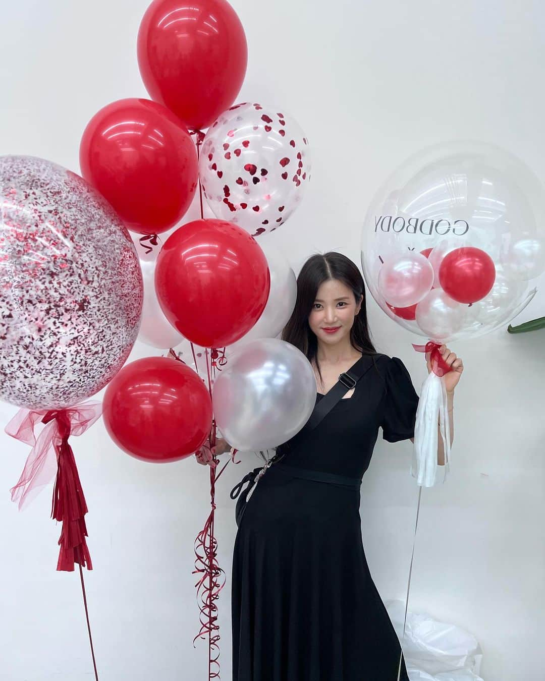 パク・チョロンさんのインスタグラム写真 - (パク・チョロンInstagram)「Apink✖️GODBODY 🎈💕   @godbody.kr」6月9日 18時08分 - mulgokizary