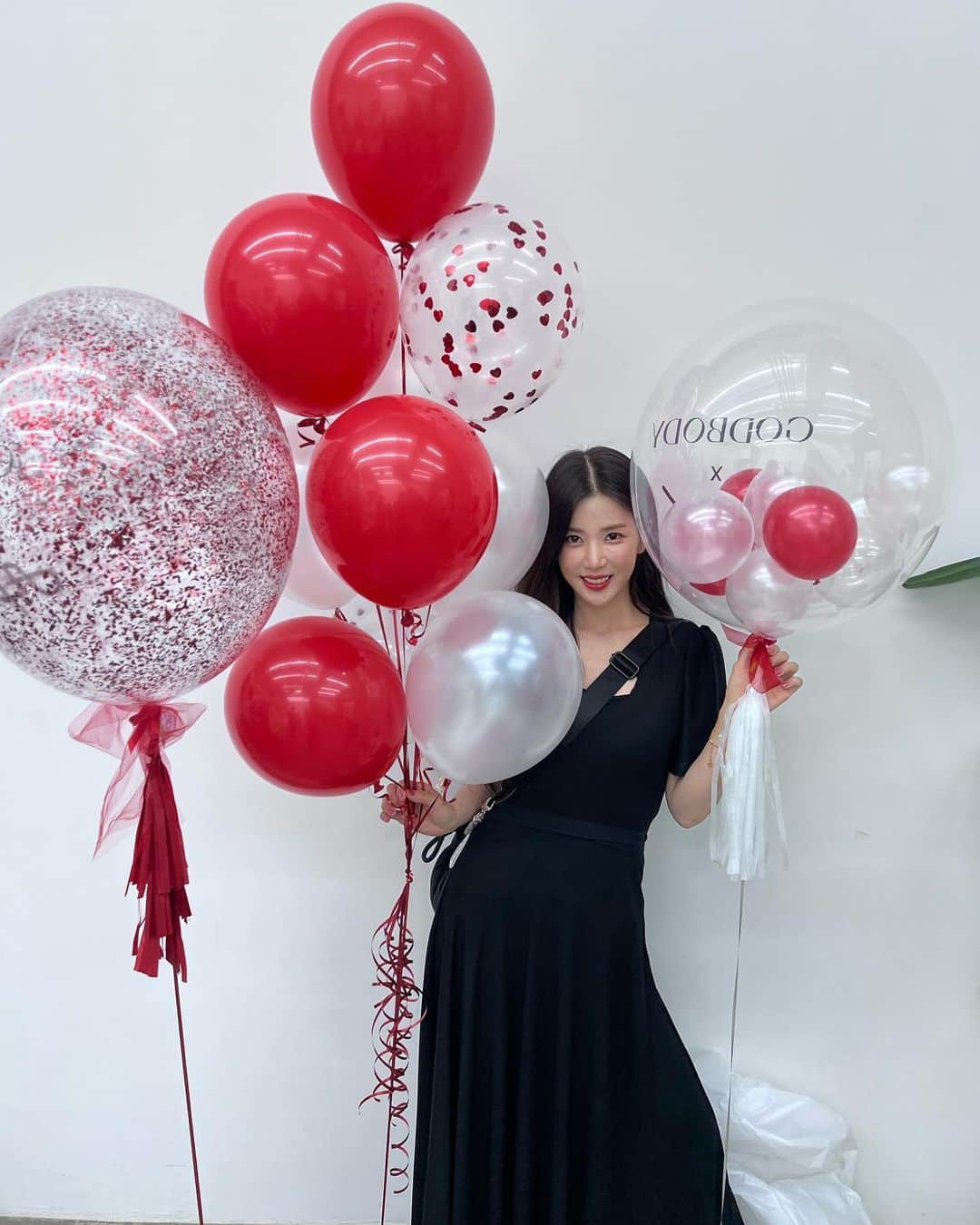 パク・チョロンさんのインスタグラム写真 - (パク・チョロンInstagram)「Apink✖️GODBODY 🎈💕   @godbody.kr」6月9日 18時08分 - mulgokizary