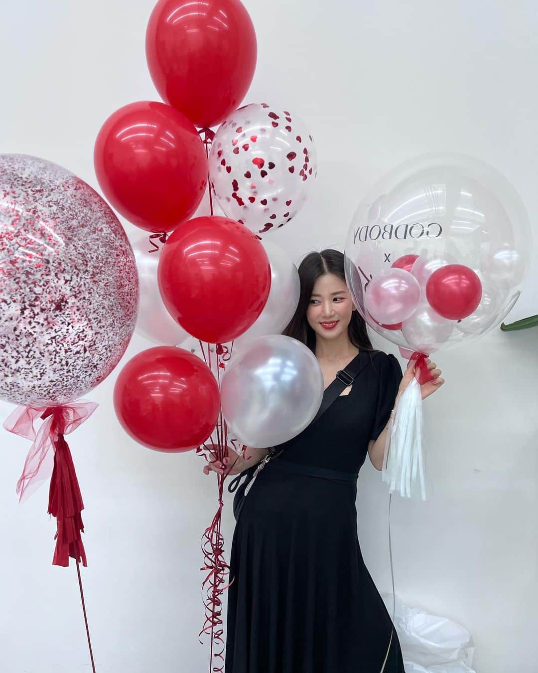 パク・チョロンさんのインスタグラム写真 - (パク・チョロンInstagram)「Apink✖️GODBODY 🎈💕   @godbody.kr」6月9日 18時08分 - mulgokizary