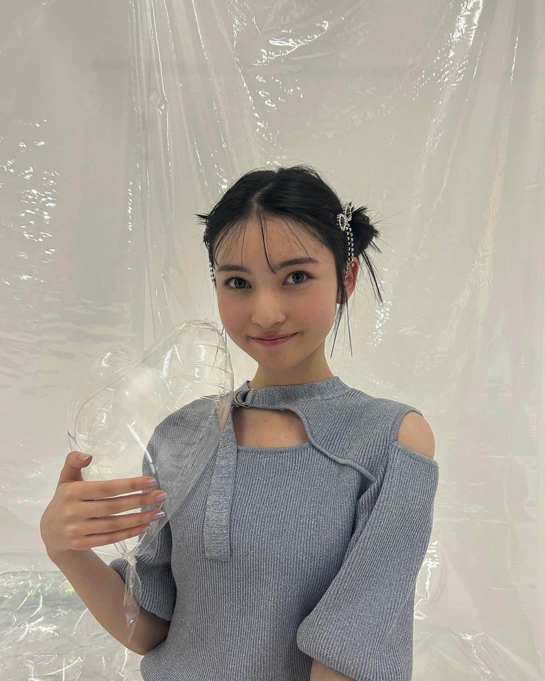 川原美杏さんのインスタグラム写真 - (川原美杏Instagram)「ニコラ7月号『白肌ニコモビューティ』のオフショです‪‪☺︎‬ 撮影で風船 ...