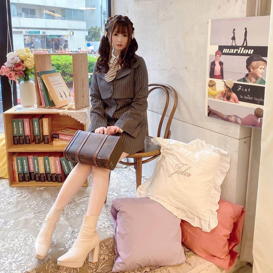 伊藤芽衣のインスタグラム：「⁡ F i.n.t  （@fi.n.t_official ） an another angelus （@an_another_angelus_official ）さま♡ ⁡ 2023 秋冬の展示会に お邪魔させていただきました♡ ⁡ 今季もとてもかわいくて… 気になるお洋服ばかりでした！ ⁡ F i.n.t さんの世界観が大好き♡ ⁡ いくつか試着させていただいたので、 アップします♡♡♡ ⁡ #fint  #ananotherangelus  #フィント #アンジェラス  #fashion  #展示会  #ガーリーコーデ  #クラシカルコーデ  #2023aw #レトロファッション」