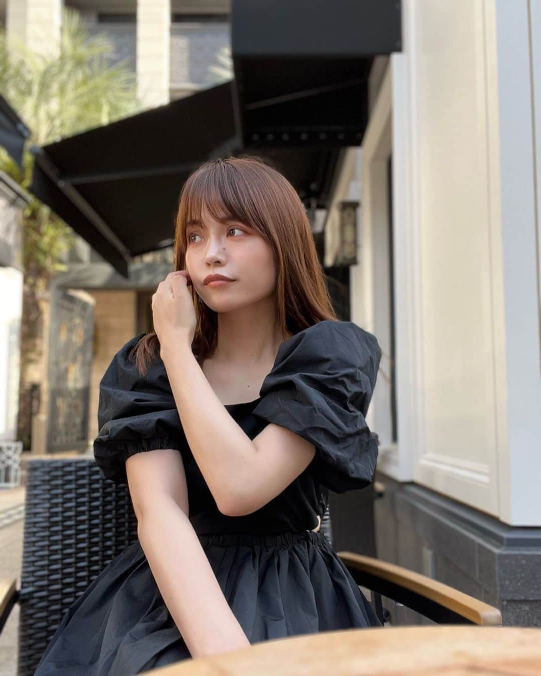 新谷美奈のインスタグラム：「. ⁡ 休日はだいたいワンピース👗🖤 COELのワンピはどれも楽ちんで盛れる☺️ ⁡ #COEL#コエル#セレクトショップ#selectshop#今年も絶賛大活躍中」