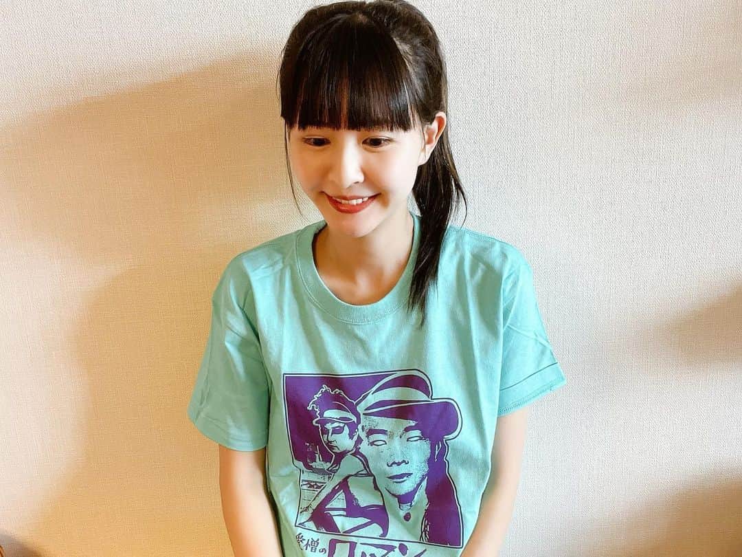 リサ のインスタグラム：「ずっともったいなくて何年も新品のまま取っておいてたんだけど、思い切って最近ヘビロテしてるTシャツ💚🩵 どんなハイブラのTシャツよりもイケてるんよ😘 まじアガる🫶🏻  そういえば今日はロックの日で 初めて15年前ライブハウスのステージに立った日だったと 思う！！渋谷Duoだよね？ そしてこの前デビュー15周年で お祝いメッセージとかたくさんありがとうございました🧚🏻‍♀️  #ロマンポルシェ #このTシャツの良さが分かる人と繋がりたい #たぶんめっちゃいる」