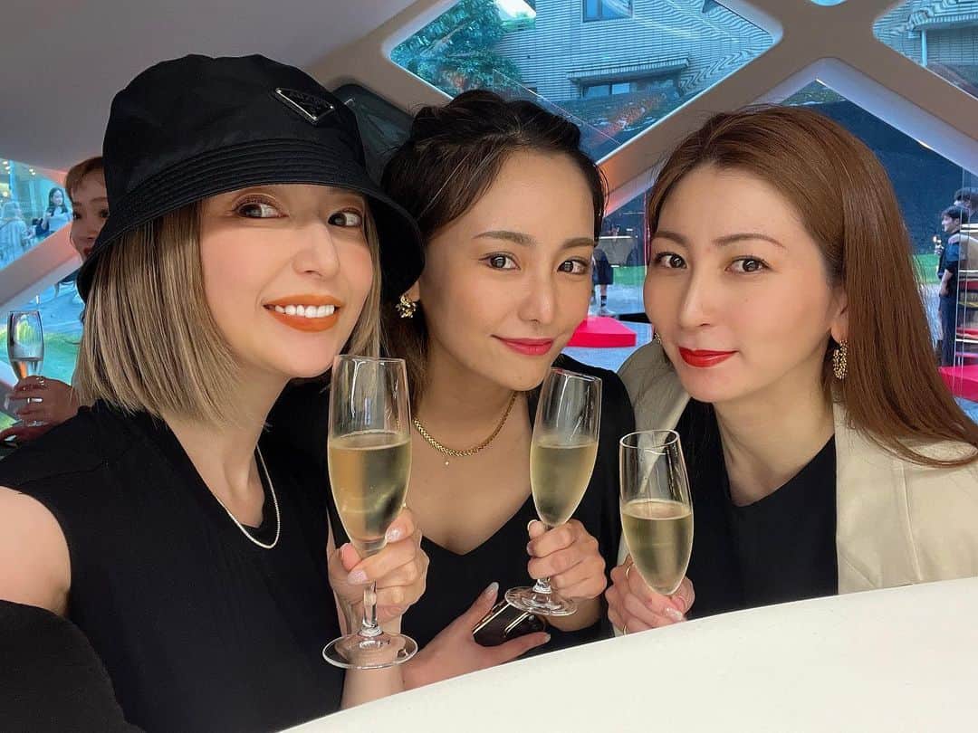 宮本沙恵のインスタグラム：「キリッ🤩📸 . 久しぶりのパーティー楽しかった😆 #pradagalleria#prada」