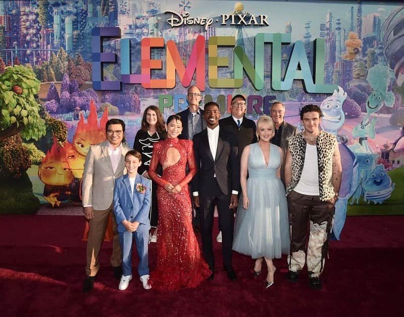 のインスタグラム：「8/4劇場公開『マイ・エレメント』USプレミア開催🎥  ピーター・ソーン監督や 🔥エンバー役 リア・ルイス 💧ウェイド役 ママドゥ・アティエら 豪華キャスト&製作陣がエレメント・シティに集結✨  名匠ピート・ドクターも 「これこそがピクサー作品！」と大絶賛‼  イベントレポートは、ハイライト「マイ・エレメント」のリンクよりCHECK☑  『マイ・エレメント』8/4（金）劇場公開🎬  #マイエレメント #マイエレ #ディズニー #Disney #ピクサー #pixar #ディズニー映画 #ディズニーピクサー #映画 #洋画 #映画鑑賞 #新作映画 #映画部 #映画記録 #おすすめ映画 #映画メモ #映画ノート #映画紹介 #アニメ #アニメーション #アニメーション映画 #elemental」