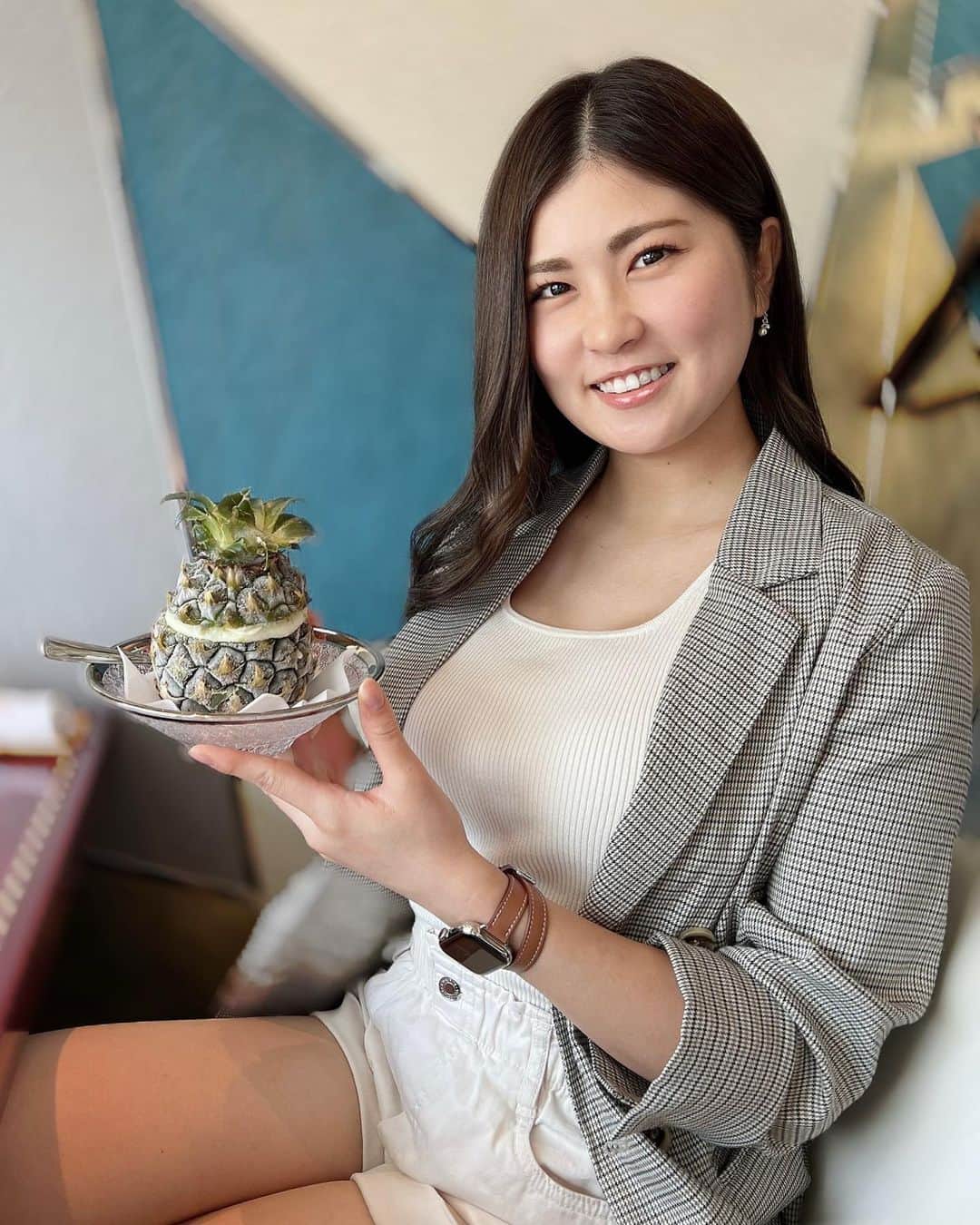 のインスタグラム：「ぱいなぽー🍍 デーゲームの観戦前にラクーアで叙々苑ランチ🍙 ランチの時はいつもお重!! なぜなら匂いがつかないから🫡笑  パイナップルシャーベットはじめて食べたけど 小さいパインが丸ごとで可愛かった🍍💕 . #まいごるふ#ゴルフ#女子ゴルフ#ゴルフ女子#野球女子#野球観戦#プロ野球#野球好き##maigolf#golf#baseball#baseballseason#baseballgame#baseballfan」