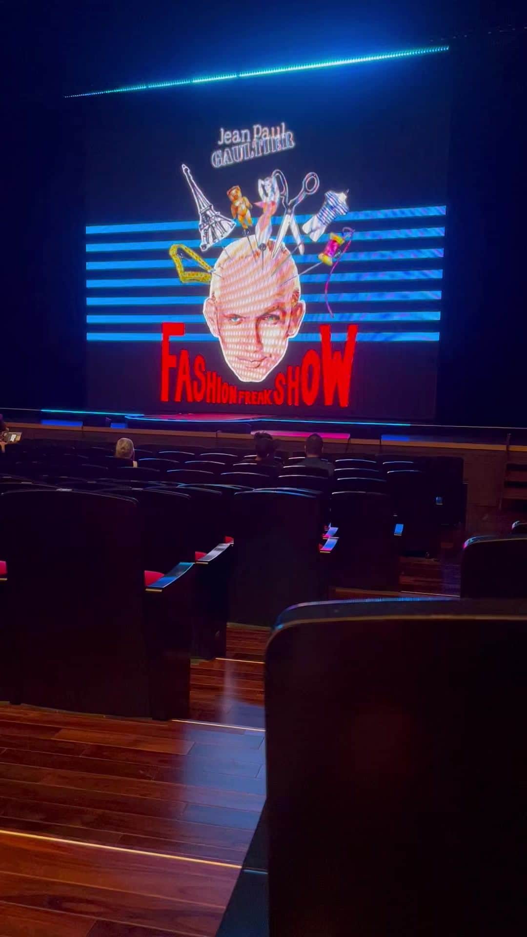 山本華世のインスタグラム：「6/11まで、ですよ。 福岡ではないよ。大阪です‼️ https://fashionfreakshow.jp/schedule.html」