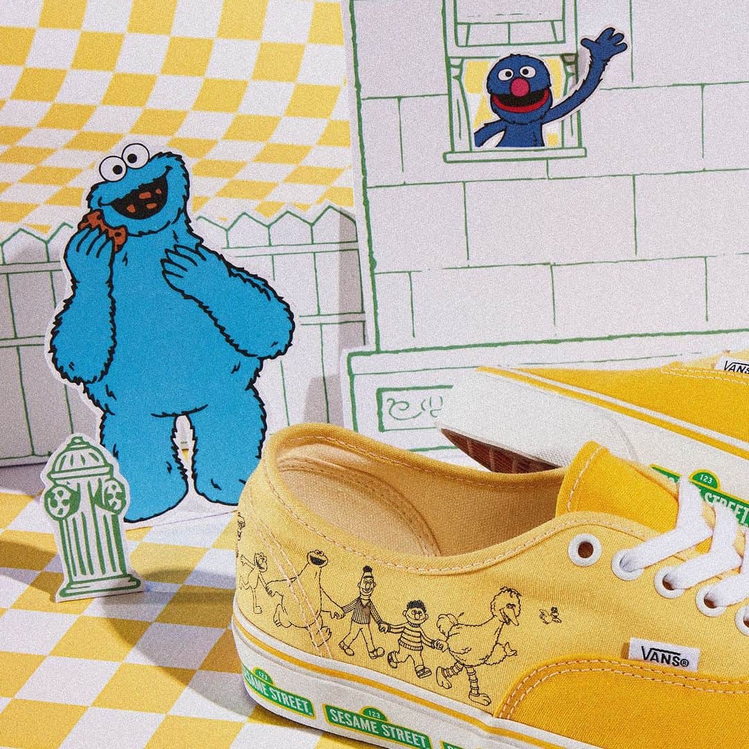のインスタグラム：「・ ＜NEW IN＞  ""VANS × SESAME STREET""  世界150以上の国と地域で放送されてきた子供向け人気番組セサミストリートとVANSのコラボコレクションが登場。 セサミストリートのアイコニックなキャラクターとタッグを組み、家族全員で楽しめる本コレクションでは、おなじみのセサミストリートキャラクターを、オフ・ザ・ウォール風にアレンジし、カラーとチェッカーボード・プリントを取り入れました。  商品詳細については特設ページをチェック  https://gs.abc-mart.net/feature/20325/  【お取り扱い店舗】  ABC-MART GRANDSTAGE  ONLINE STORE ABC-MART GRAND STAGE一部店舗   #abcmart  #abcマート  #abcgs  #vans #vansjapan  #sesamestreet」