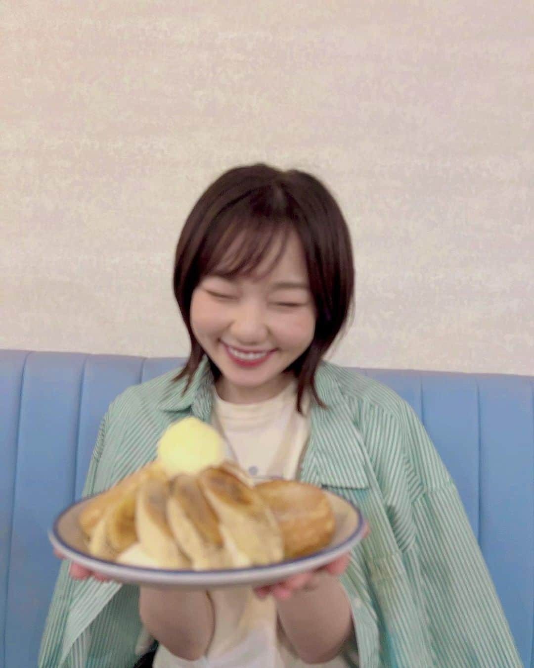 樋口みどりこさんのインスタグラム写真 - (樋口みどりこInstagram)「🥞🥞🥞  . .  .  #時差投稿 #時差スタグラム #パンケーキ巡り #パンケーキ #パンケーキカフェ #パンケーキ部 #pancakes #ホットケーキ #hotcakes #ホットケーキ部 #池袋 #池袋カフェ #池袋カフェ巡り #シャツコーデ #東京カフェ #つぼみ大革命 #ショートヘア #ショートカット #ショートボブ #shorthair #code」6月9日 10時29分 - higuchimidoriko