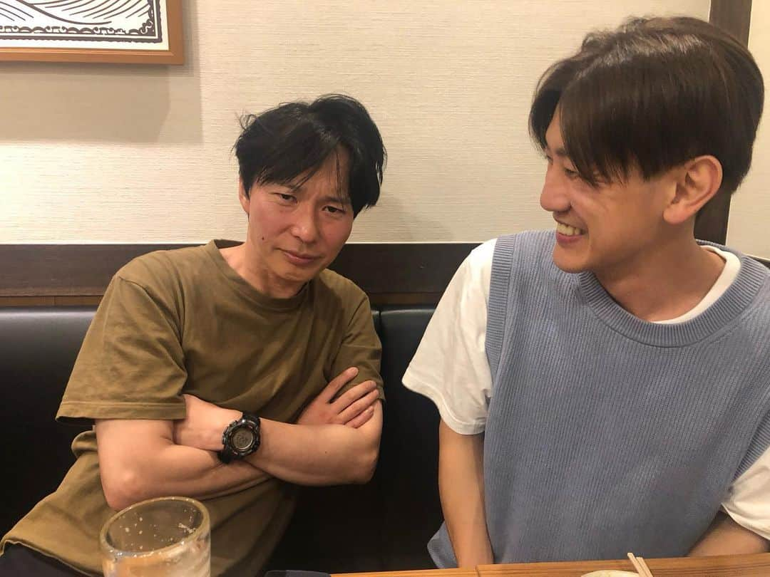 梅村賢太郎さんのインスタグラム写真 - (梅村賢太郎Instagram)「3枚あります #ザセカンド #THESECOND #同争会 #テンダラー 白川さん #スピードワゴン さん #マシンガンズ 滝沢さん #ギャロップ 毛利さん #ラフ次元 #飲むスピードわんこそば #お店の方や声かけてくださったお客さんとのコミュニケーションが神対応 #おじさん #ラフ次元はいくつなの？ #言うてアラフォーです #えー！まだ若い！まだ夢あるじゃん #はい！もうちょっとがんばりたいです！ #バカ！俺らもまだ夢追いかけてるわ！ #一同笑い #素敵でスケベで優しくて面白かった最高の夜でした #ありがとうございました #滝沢さんは本気で写真集出すそうです #是非 #自撮りおじさん」6月9日 10時23分 - rahujigenume