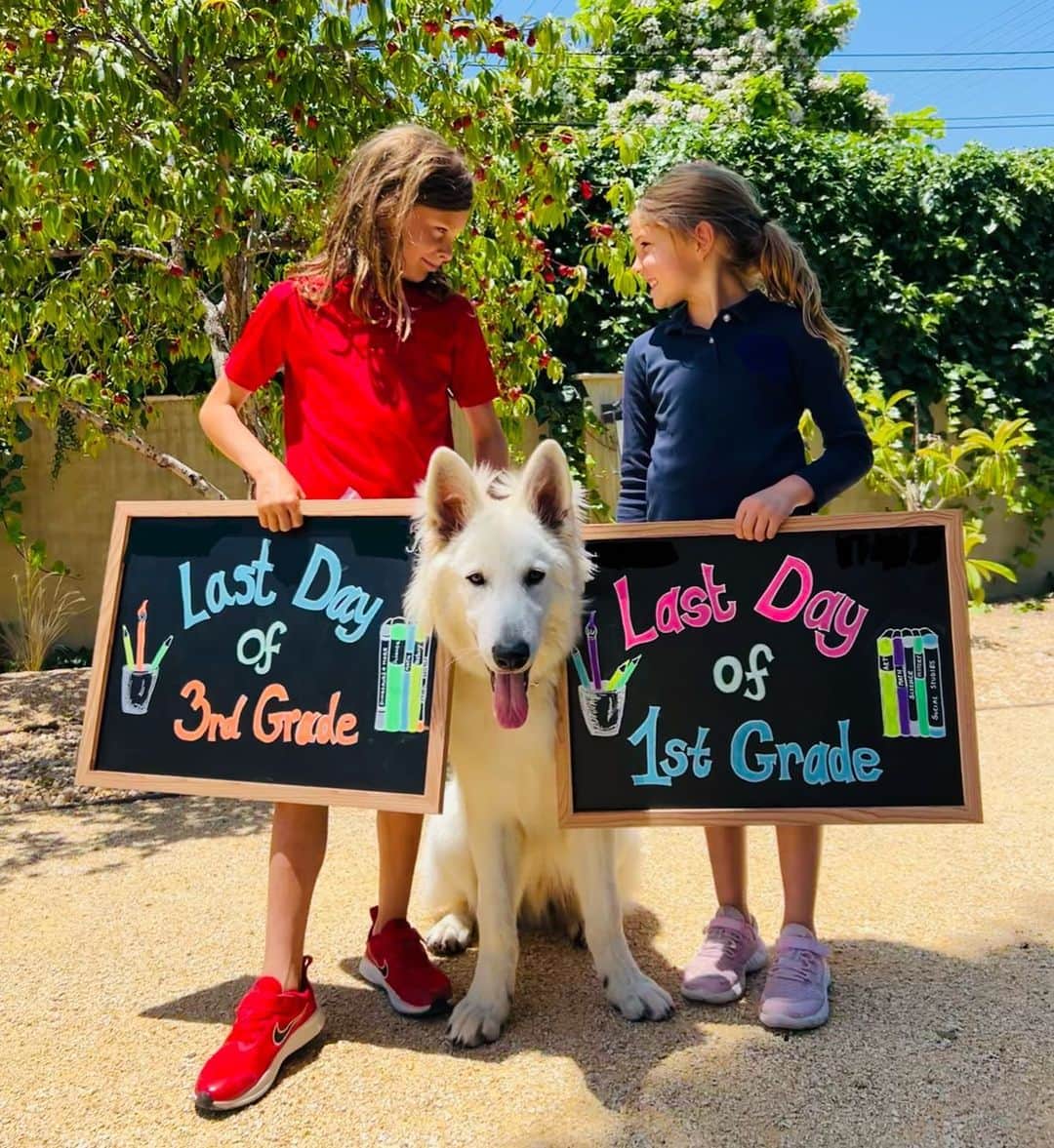 ダニエラ・ルーアのインスタグラム：「And just like that… I have a 2nd grader and a 4th grader… All I have to say is: I’m proud of my son and daughter. I’m proud of how they navigated academics, sports, friends, mistakes and victories… We feel so lucky ♥️ And eternally grateful to their teachers and coaches for being amazing 🙏🏼 And now… Portugal let’s gooooo! . E é assim que de repente tenho uma miúda no 2° ano e um miúdo no 4°… Só tenho a dizer que tenho tanto orgulho neles, orgulho na forma como navegaram a parte académica, o desporto, os amigos, os enganos e as vitórias. Sentimos muita sorte ♥️ E estamos eternamente gratos pelos incríveis professores e treinadores 🙏🏼 E agora… PORTUGAL bora lááá!  . #summer #vacation #lastdayofschool #river #sierra #kids #school #growing #Ice #SwissShepherd  #family #proudmama #besties #siblings」