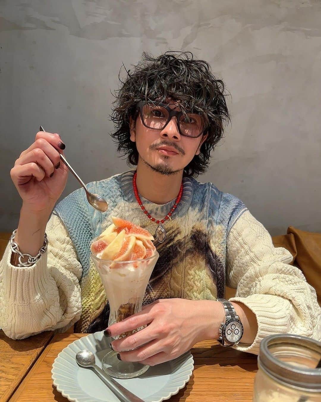 加代憲康のインスタグラム：「@supremenewyork × Kurt Cobain 皆さんにご報告があります! 【大阪サロンワーク追加店舗】 6月から西宮にあるGRANMASH nishinomiya での出勤も追加になりました。（元、Spice AVEDA） 大阪サロンワークは毎週金曜日、第3日曜日、毎週月曜日（セミナーなどあれば別日に変更）になります。  梅田GRANMASH ▶︎毎週金曜日＋第3日曜日 西宮GRANMASH nishinomiya▶︎毎週月曜日  GRANMASH groupの皆さんよろしくお願いします！  名古屋タブーケイでのサロンワークは今まで通りの出勤日数になりますので出勤が減ることはありません😆ご安心ください！  サロンワークが好きすぎて名古屋、大阪フル出勤にしました🤗沢山のご来店毎日ありがとうございます！  secret colorを世界に広げていきます！ 引き続きよろしくお願いします！  #supreme #supremekurtcobain  #シュプリーム #NAGOYA #名古屋 #名駅 #報告 #新店舗 #メンズスタイル #メンズカット #大阪 #osaka  #西宮」