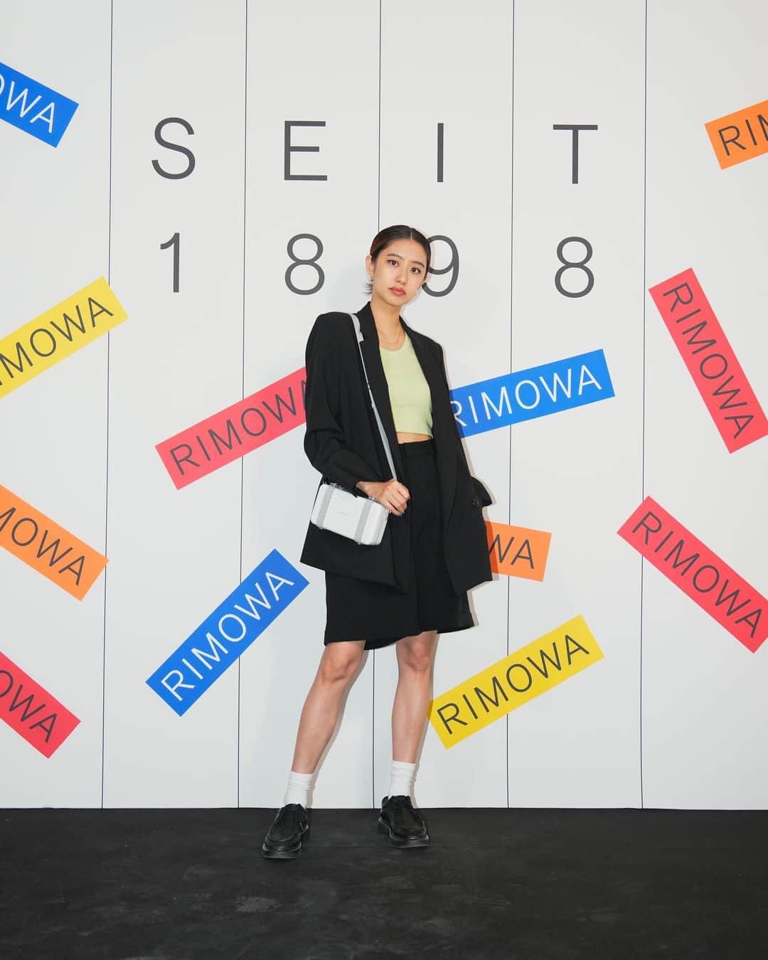 中田みのりのインスタグラム：「リモワ125周年アニバーサリー展 「SEIT 1898」🧳✈️  #RIMOWA125 #RIMOWAseit1898」