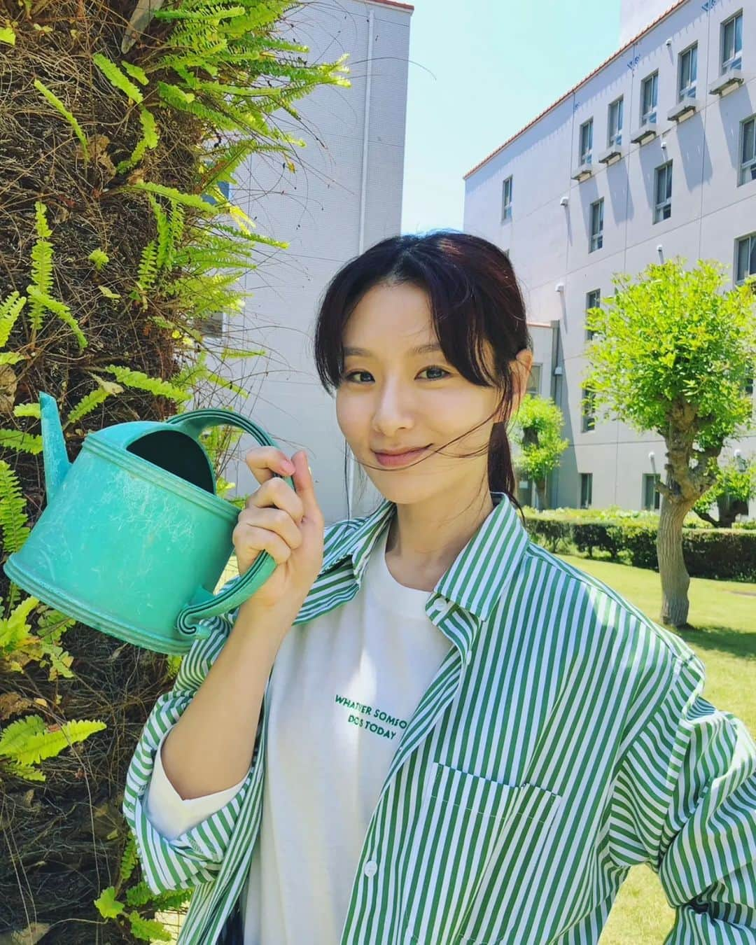 玄里さんのインスタグラム写真 - (玄里Instagram)「おはようございます🌴   #弁護士ソドム  いよいよ残り２話です  今夜の６話、衝撃の展開なので絶対見て...🥹🆘️  Just left 2 episodes to the final for "Lawyer Sodom." Episode 6 is on the air at 8pm tonight 🪇」6月9日 10時39分 - hyunri__official