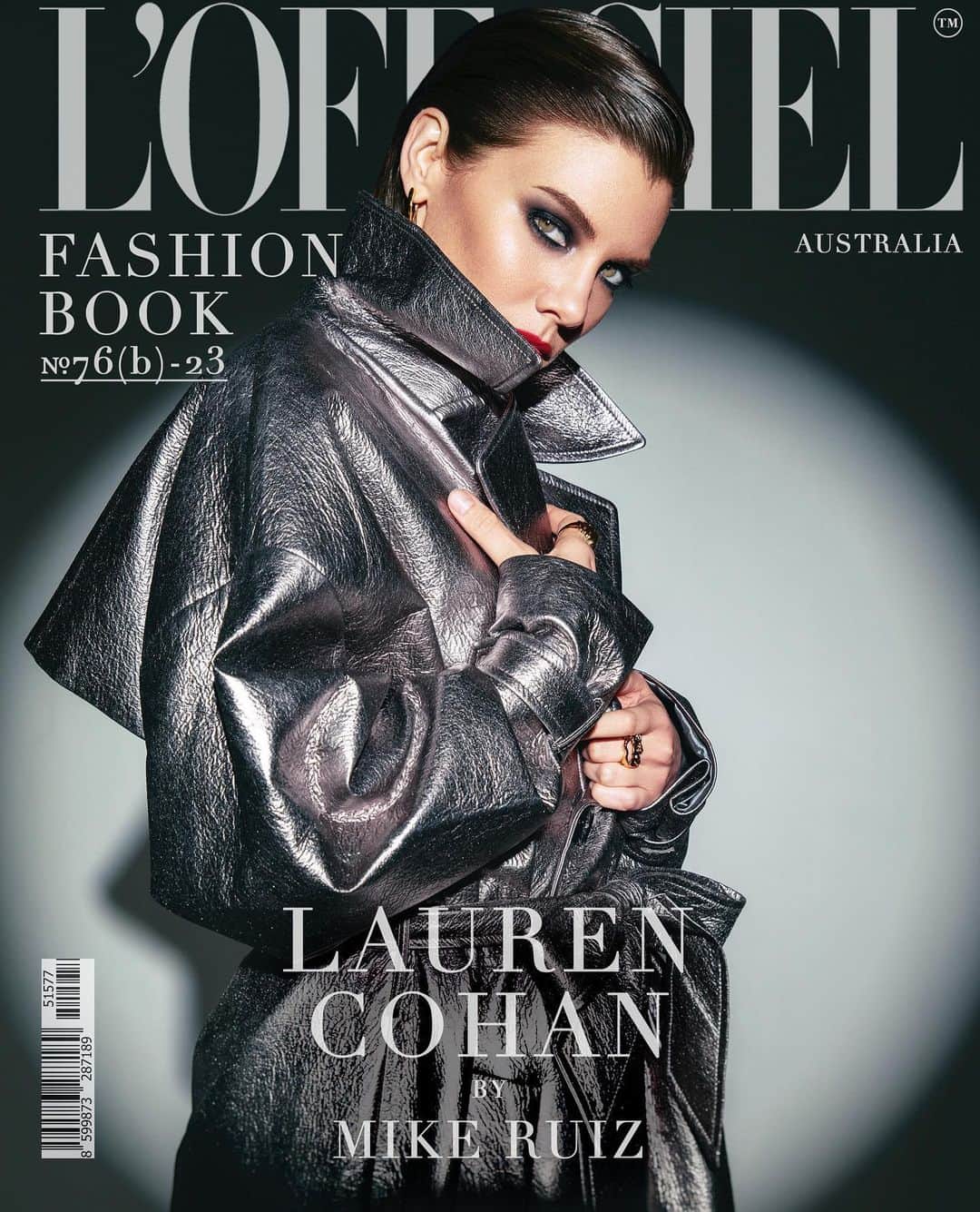 ローレン・コーハンのインスタグラム：「Thank you L’Officiel: @lofficielau and @mikeruizone …  It was a true pleasure to channel this vibe.   Photography: Mike Ruiz @mikeruizone Editor-in-Chief: Dimitri Vorontsov @dimitrivorontsov Stylist: Star Burleigh @starburleigh Make-up: Tamah @tamah_krinsky Hair: Ryan Taniguchi @ryannyc  @amcthewalkingdead #DeadCity」