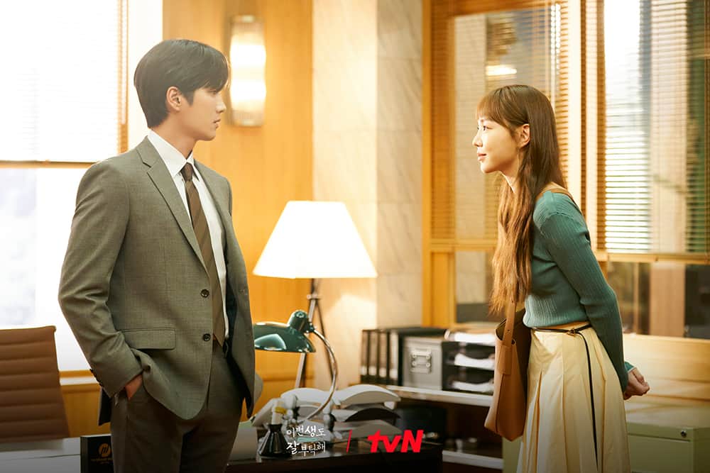 tvN DRAMA【韓国】さんのインスタグラム写真 - (tvN DRAMA【韓国】Instagram)「네이버웹툰 평점 9.98 글로벌 누적 조회수 7억 뷰🙊  인생 19회차 환생여주 세계관 창시자✨ 원작 웹툰 '이혜 작가님' 인터뷰 공개🙌  🌸'로맨스X판타지X전생X사건' 다양함이 관전 포인트 🌸신혜선 배우의 173cm 키마저 싱크로율 100% 🌸안보현 배우의 8kg 감량 노력, 원작자로서 너무 감사  저돌적 환생 로맨스 <이번 생도 잘 부탁해>💞  6/17 [토] 밤 9:20 첫 방송 | tvN #이번생도잘부탁해 #seeyouinmy19thlife #tvN #스트리밍은TVING #신혜선 #안보현 #하윤경 #안동구」6月9日 11時12分 - tvn_drama