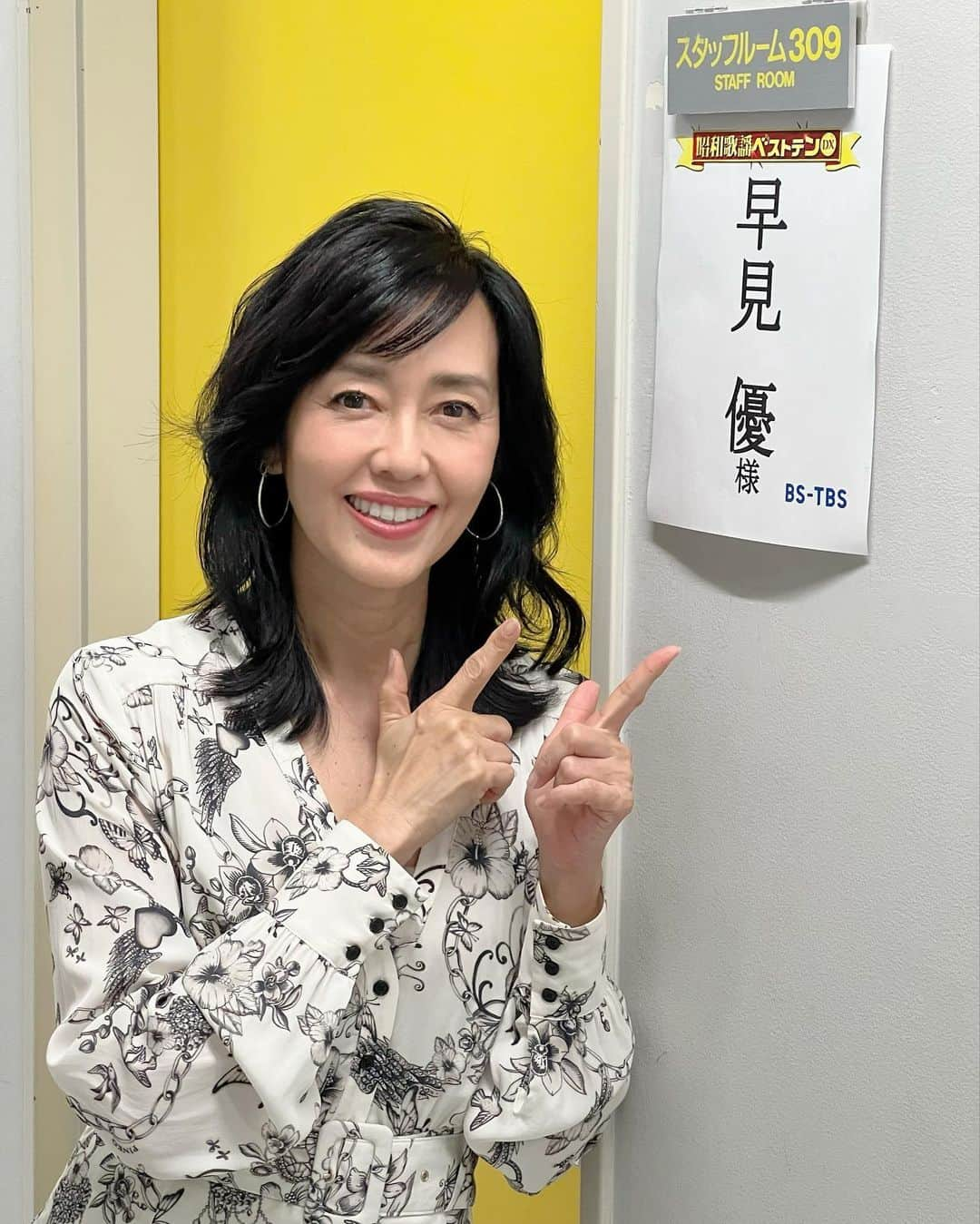 早見優のインスタグラム：「Hi! Hope you’re having a good day! Shooting my music program “ Showa Kayou Best 10 DX”  #summerdress #blackandwhite #flowydress #pinko #pinkoofficial #dress #サマードレス #ワンピースコーデ」