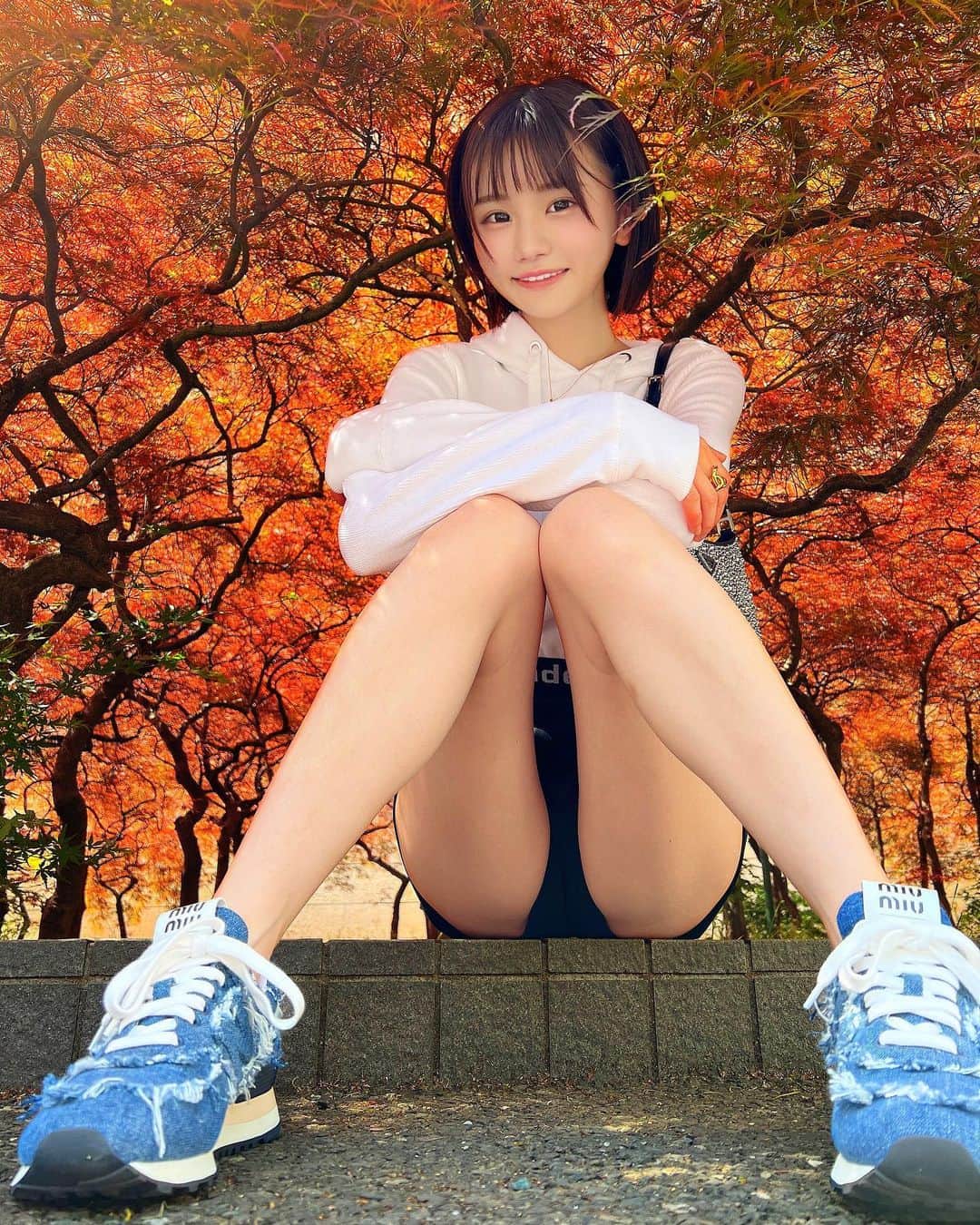 みもれもんのインスタグラム：「Returning to Japan〜🍣❤️‍🔥The rainy season will soon start in Japan🐥🐥Which country should we go to next 🥺  日本に帰国〜🍣❤️‍🔥 そろそろ梅雨かぁぁ〜〜🐥🐥 足元ぴえんだね🥺気をつけてね🍈  #japan #mimolemon #みもれもん #alexanderwang #miumiu #Tokyo #東京 #新宿」