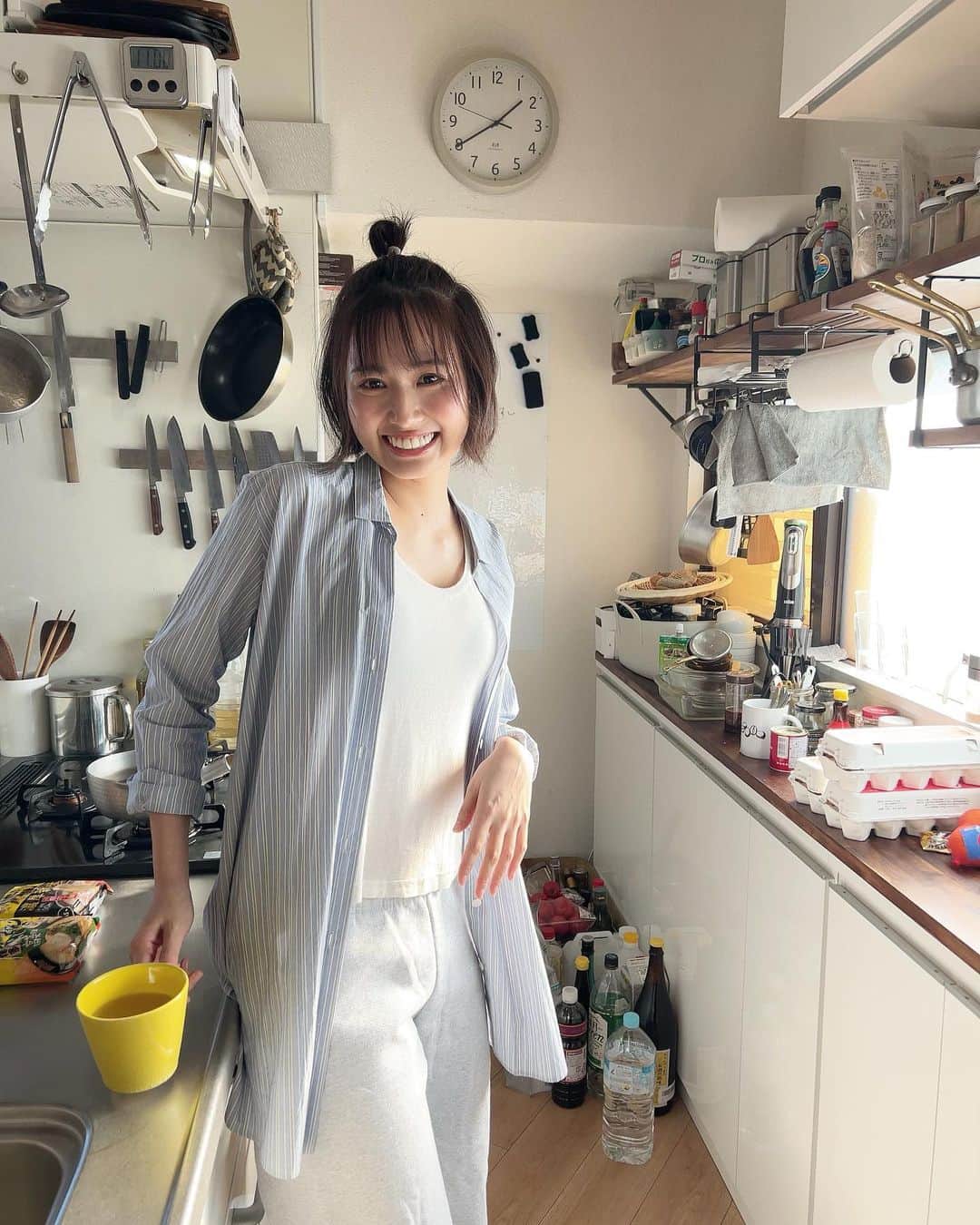 のインスタグラム：「・  おはもにーー☺️✨  プレイボーイのオフショット⭐️  デジタル写真集『見らんでいいと？』絶賛発売中です！  たくさん買ってもらっとるみたいでありがとうございます🙇‍♀️  こんな大切な撮影の時に鼻の横にニキビ出来たっちゃんねー。  そんな事もあるさと笑える、僕もきっとJune.  ・  今朝玄米のおにぎり作ったとに忘れてきてしまった...がびーん  そんな事もあるさと笑える、僕もきっとJune.(語呂悪！)  ・」
