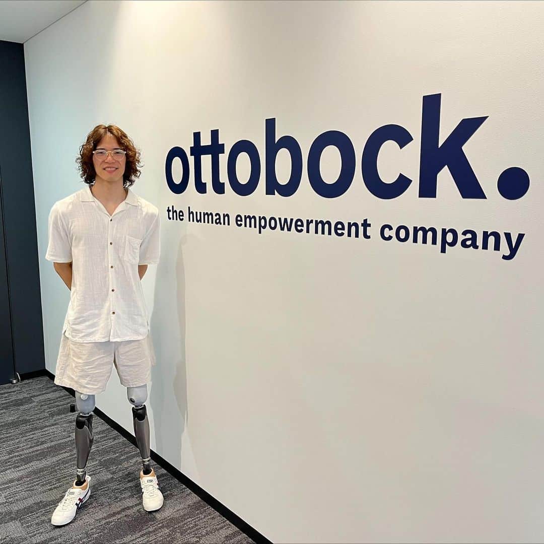 鳥海連志のインスタグラム：「サポートいただいている @ottobock_japan さんの新オフィスに行ってきました！  改めて、義足🦿ってすごい😍  いつもありがとうございます🤲」
