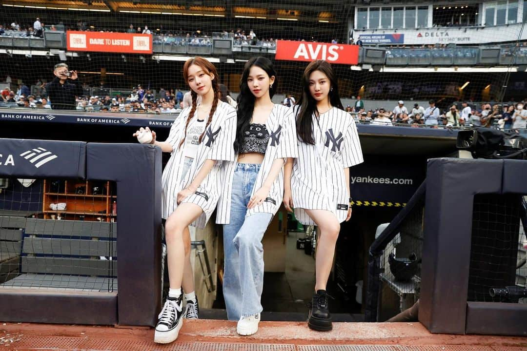 aespaさんのインスタグラム写真 - (aespaInstagram)「에스파, 美 MLB 양키 스타디움서 데뷔 첫 시구! 글로벌 위상 입증!  aespa throws out the first pitch at MLB Yankee Stadium in the US, proving their global status!  #aespa #æspa #에스파 #NewYorkYankees #Yankees」6月9日 11時56分 - aespa_official