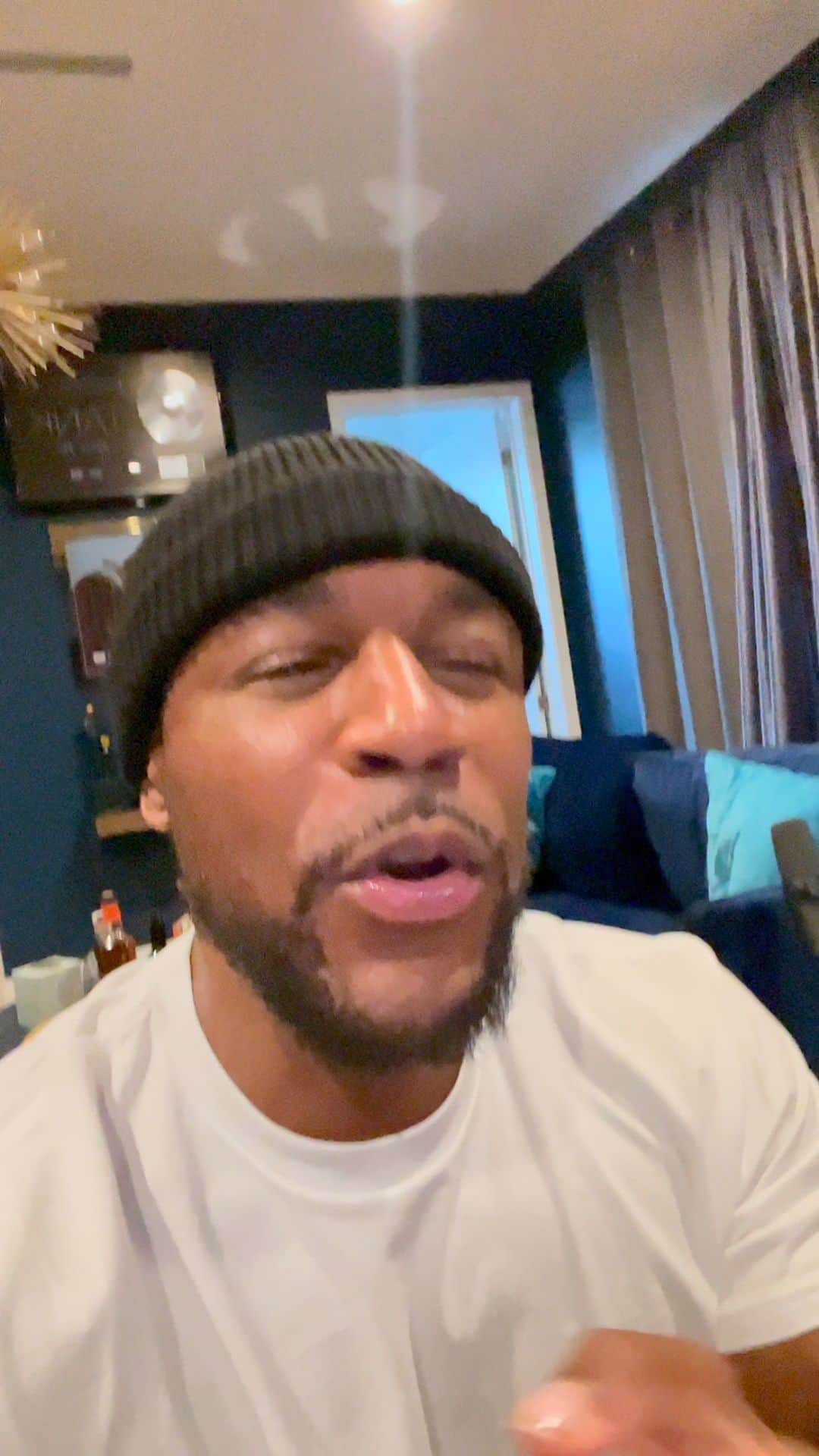 タンクのインスタグラム：「I’m done! Goodnight! R&B MONEY!!..  #rnbinterludechallenge」