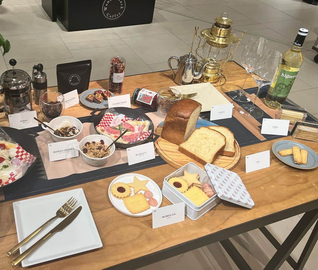 大桑マイミさんのインスタグラム写真 - (大桑マイミInstagram)「<とっておきのFamily Day～幸福の食卓>POP UP 阪急うめだ本店にて開催中です✨✨❣️ @mainola_granola  是非試食しにいらしてください。 阪急うめだ本店　4階 １３日までです。  ６月10日　　お昼頃 ６月11日　　午後 ６月13日　　夕方 あたり☝️私もいきます🫶✨  お近くの方是非遊びにきてください。❤️」6月9日 12時14分 - maimiokuwa