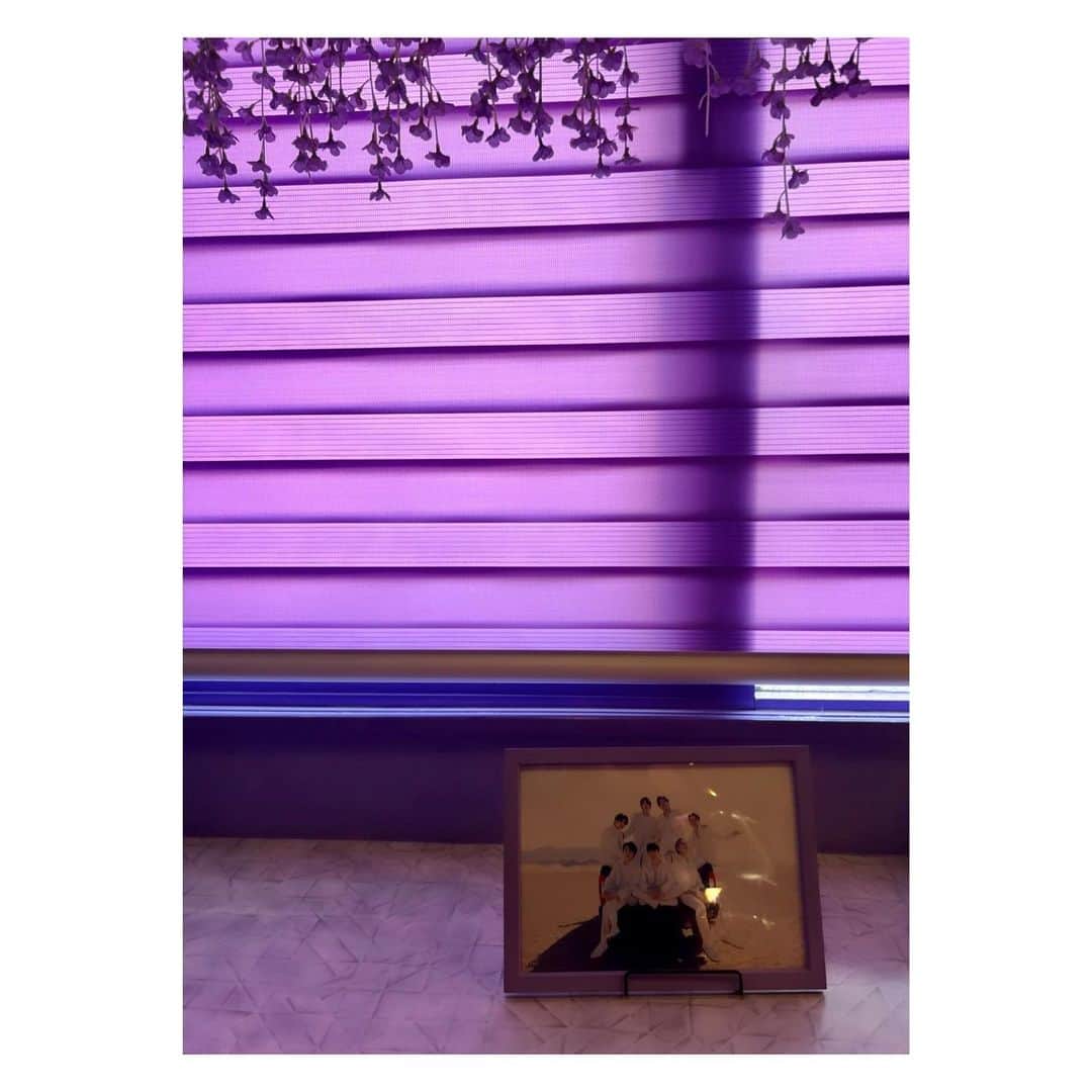megumi matsuoさんのインスタグラム写真 - (megumi matsuoInstagram)「… サラの振休に新大久保へ サラの誕プレを買いに  せっかくの平日だし もうすぐバンタン10周年だし 汝矣島には行けないから ボラカフェに付き合ってもらった  サラはちゃっかりアクスタ持ってきてて バンタンと関係ない推しの写真撮ってた件  そしてムービー撮ったら 私の戻り方がおばあちゃんな件  #ママ#ママライス#アラフィフ#40代#3児ママ#新大久保#ボラカフェ#boracafe#推し活#推し事#ママコーデ#モノトーンコーデ#松潤コーデ#低身長コーデ #キャップコーデ #キャップ女子 #153cm」6月9日 12時14分 - sara_mira_