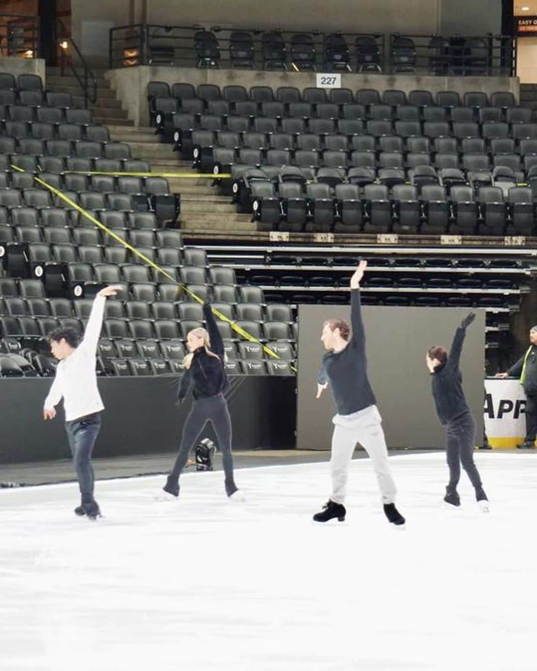 宮原智子さんのインスタグラム写真 - (宮原智子Instagram)「🥳🥳🥳  #starsonice #usa  #photodump」6月9日 12時14分 - 55satoko