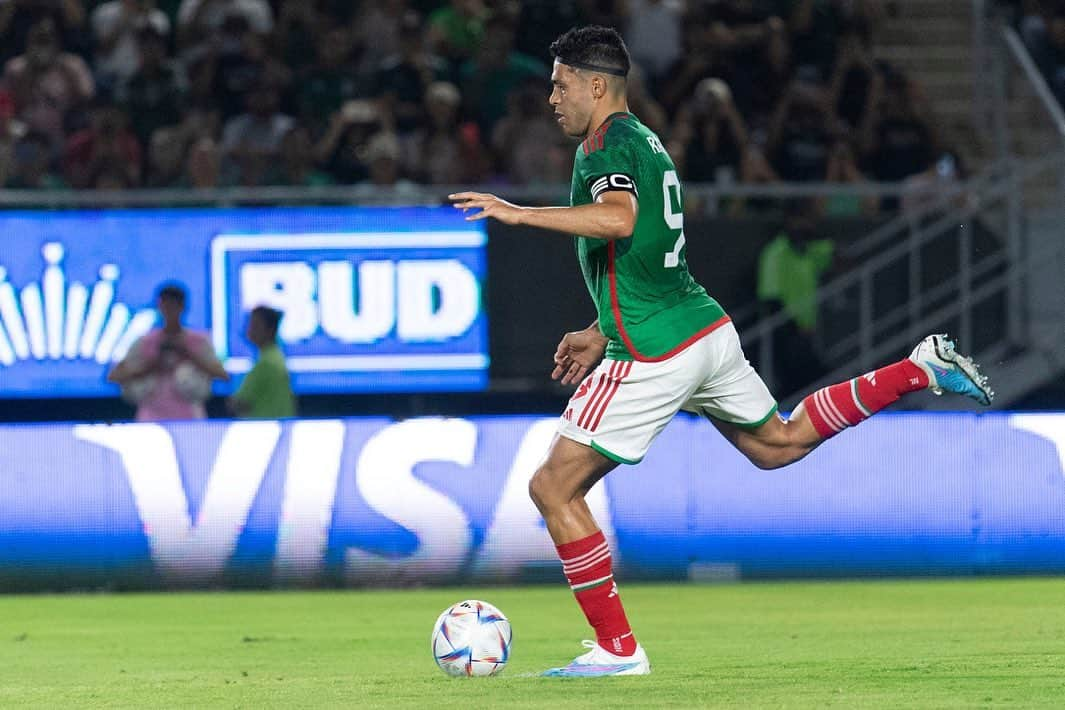 ラウール・ヒメネスさんのインスタグラム写真 - (ラウール・ヒメネスInstagram)「@miseleccionmx 🇲🇽🇬🇹⚽️💪🏼 #vamosmexico  #gol #capi」6月9日 12時17分 - raulalonsojimenez9