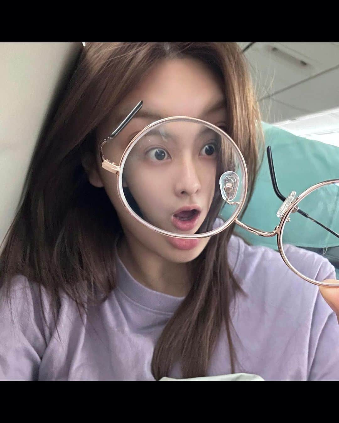 NMIXXさんのインスタグラム写真 - (NMIXXInstagram)「...AND SHE OPENED HER EYES.  #NMIXX #엔믹스 #BAE #배이 #✈️ #👁️ #🤪」6月9日 12時18分 - nmixx_official