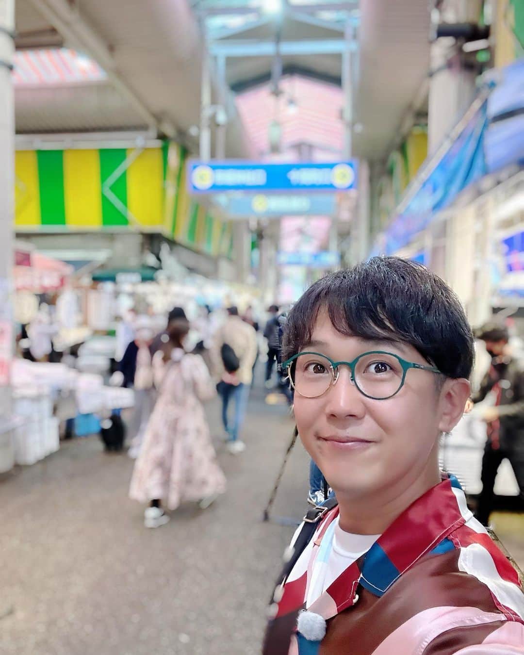 金子貴俊のインスタグラム：「今日は朝一で新幹線移動してロケしてまーす！最高に素晴らしい出会いに救われてるー奇跡！良き日に感謝！さー！午後も頑張るぞー！」