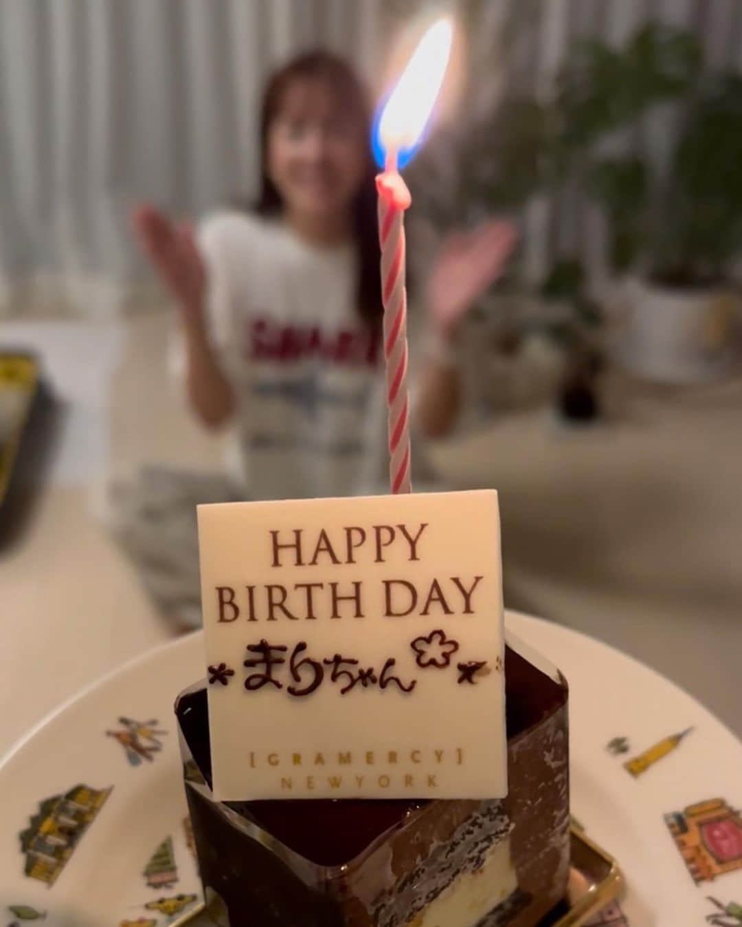 MariIryuさんのインスタグラム写真 - (MariIryuInstagram)「おめでとうをありがとう🎂💕 心身ともに健やかに過ごしていきます🙏🏻💛   BIG LOVE💗   #感謝 #ありがとう #誕生日 #アラサー #健康 #ケーキ #グラマシーニューヨーク #birthday #背後にファブリーズ」6月9日 12時25分 - marty2367