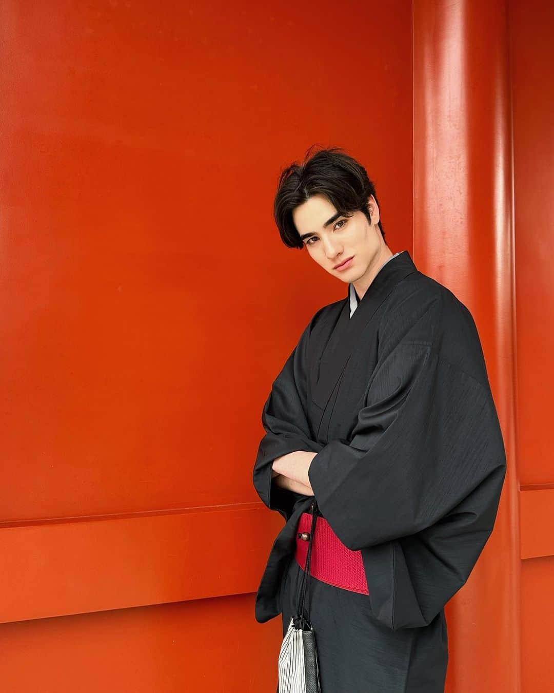 林豆さんのインスタグラム写真 - (林豆Instagram)「浅草寺と着物が都会の喧騒から解放されるのを感じさせてくれました☺️ If you have a chance to come to Japan, please try on a kimono! It will make you happy🥳✌🏻」6月9日 12時59分 - lindow_ozaki