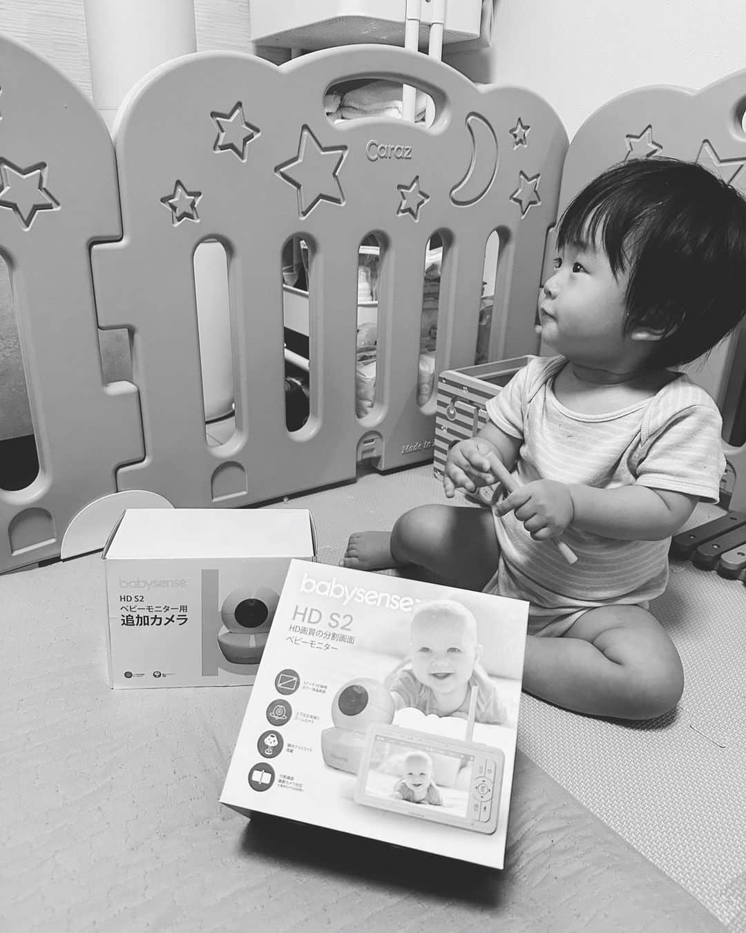 esutoreja_risaribonのインスタグラム：「@babysensejapan  2枚目の写真が動画になっていまして、 倍速にして５分話してますが‼️ 声を入れて紹介してます！ 是非これからベビーモニター欲しい方、 変えてもいい方、 もう一台欲しい方が いましたから参考までに見てください‼️ 是非最後まで👂 .  . カメラを2台にしました！ 画面もデカくすごいいいです！ とくに画像がいい！ クッキリ暗闇でも見える！！  詳しくは❣️ .  .  . #babysensejapan #赤ちゃんモニター#PR #出産準備 #ベビーセンス #ベビーセンスホーム #ベビーモニター #ベビーセンサー #ベビー用品 #SIDS」