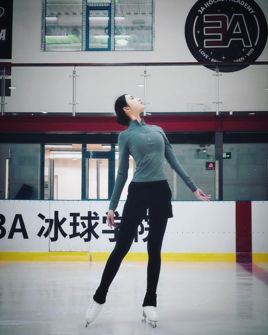 ミーシャ・ジーのインスタグラム：「Hong Yi Chen - FP Half Moon Serenade by Hacken Lee (Piano Ver.) #Choreography」