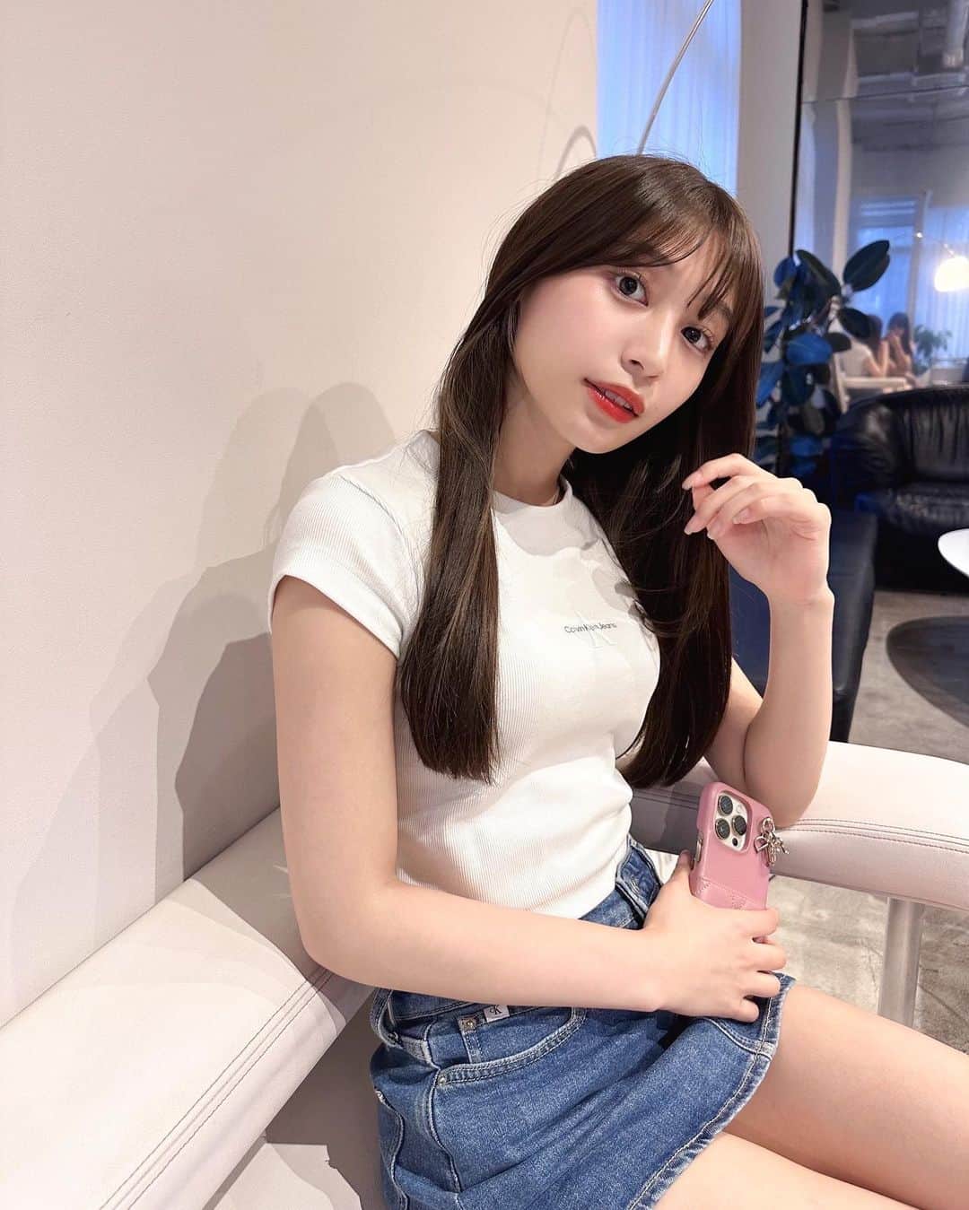 椚ありさのインスタグラム：「Calvin KleinのTシャツお気に入り🤍」