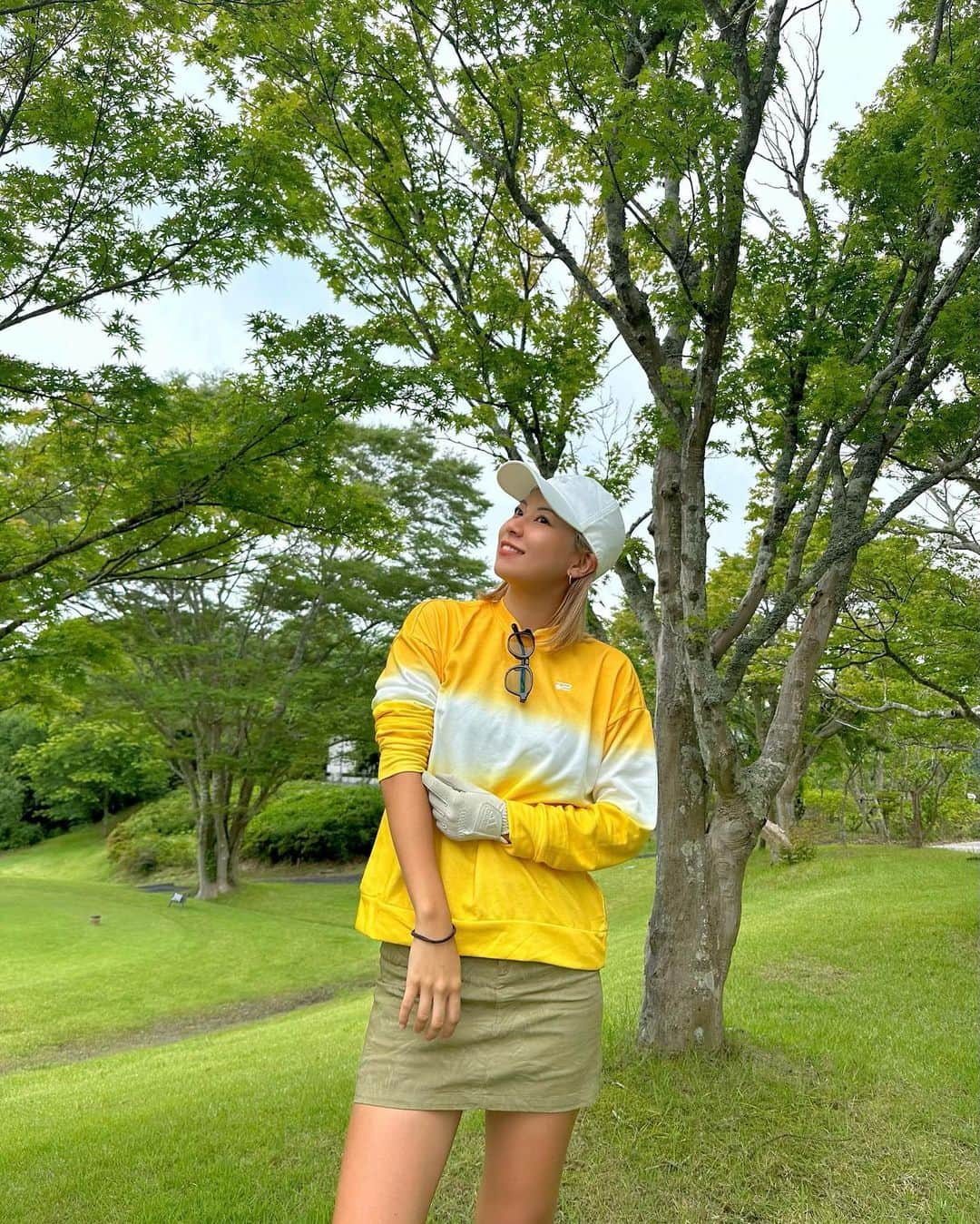 平野杏梨のインスタグラム：「ちょっと前のゴルフ⛳️💛 梅雨入りしたということは、もうすぐ大好きな夏です🫰🏼🫰🏼🫰🏼🧡  @rosasen_jp  #rosasen」