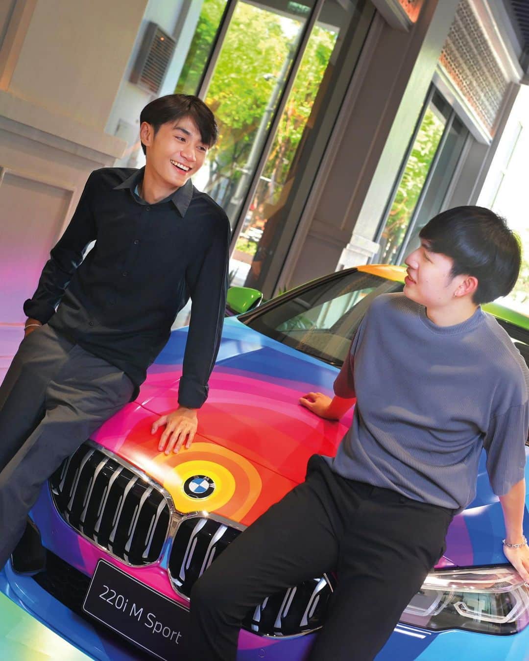 BMW Thailandさんのインスタグラム写真 - (BMW ThailandInstagram)「สุดสัปดาห์นี้ออกมาสนุกกับ BMW ได้ที่สามย่านมิตรทาวน์ หลากหลายโมเมนต์ ที่ใครเห็นก็อยาก JOY! ในกิจกรรม* #DrivenByDiversity ที่มาสร้างสีสันตลอดเดือนกับกิจกรรมครีเอทวิดีโอลง TikTok ของคุณ ลุ้นรับ Test Drive กับ BMW THE 2 นานสูงสุด 7 วัน และกิจกรรมโชว์ความเป็นคุณให้โลกได้เห็นที่ Photo Booth พิเศษเพื่อคุณทุกคน อ่านรายละเอียดและเงื่อนไขของกิจกรรมเพิ่มเติมได้ที่เฟสบุ๊ค BMW Thailand  รอติดตามกันได้เลย! กับ ENJOY LEARNING. ENJOY DRIVING. BMW คันที่ใช่ ดีลพิเศษแบบที่ชอบ เฉพาะนักศึกษาใน BMW On Tour ตั้งแต่วันที่ 26-30 มิถุนายน 2566 บริเวณทางเข้าศูนย์การค้าฝั่งซอยจุฬา 42   *เงื่อนไขกิจกรรมเป็นไปตามที่บริษัทกำหนด #BMW #BMWTH #JOYisBMW #สุนทรียภาพแห่งการขับขี่ #DrivenByDiversity #Samyanmitrtown #ConnectingPride」6月9日 14時01分 - bmwthailand