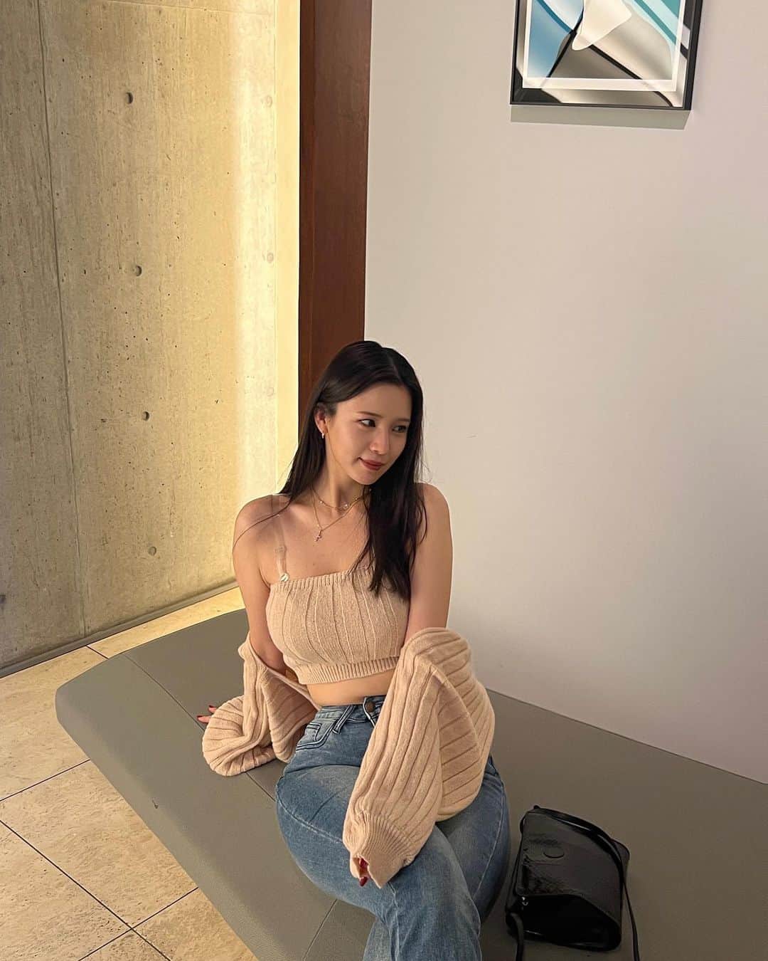 のインスタグラム：「ストレートの似合わなさにびっくりしてる もうせんかも😂笑 . . . . . . . . . . #海外ファッション #海外ガール #海外コーデ #海外セレブ風 #海外ファッションコーデ #セットアップコーデ #セットアップ #韓国ファッション #韓国コーデ #韓国女子 #韓国トレンド #韓国ファッションコーデ #韓国風 #데일리 #데일리코디 #패션 #패션코디 #옷스타그램 #攝影 #旅遊攝影 #拍攝 #寫真 #攝影日記 #人像攝影 #攝影師 #互惠 #拍照 #台灣攝影師 #人像摄影 #攝影日常」