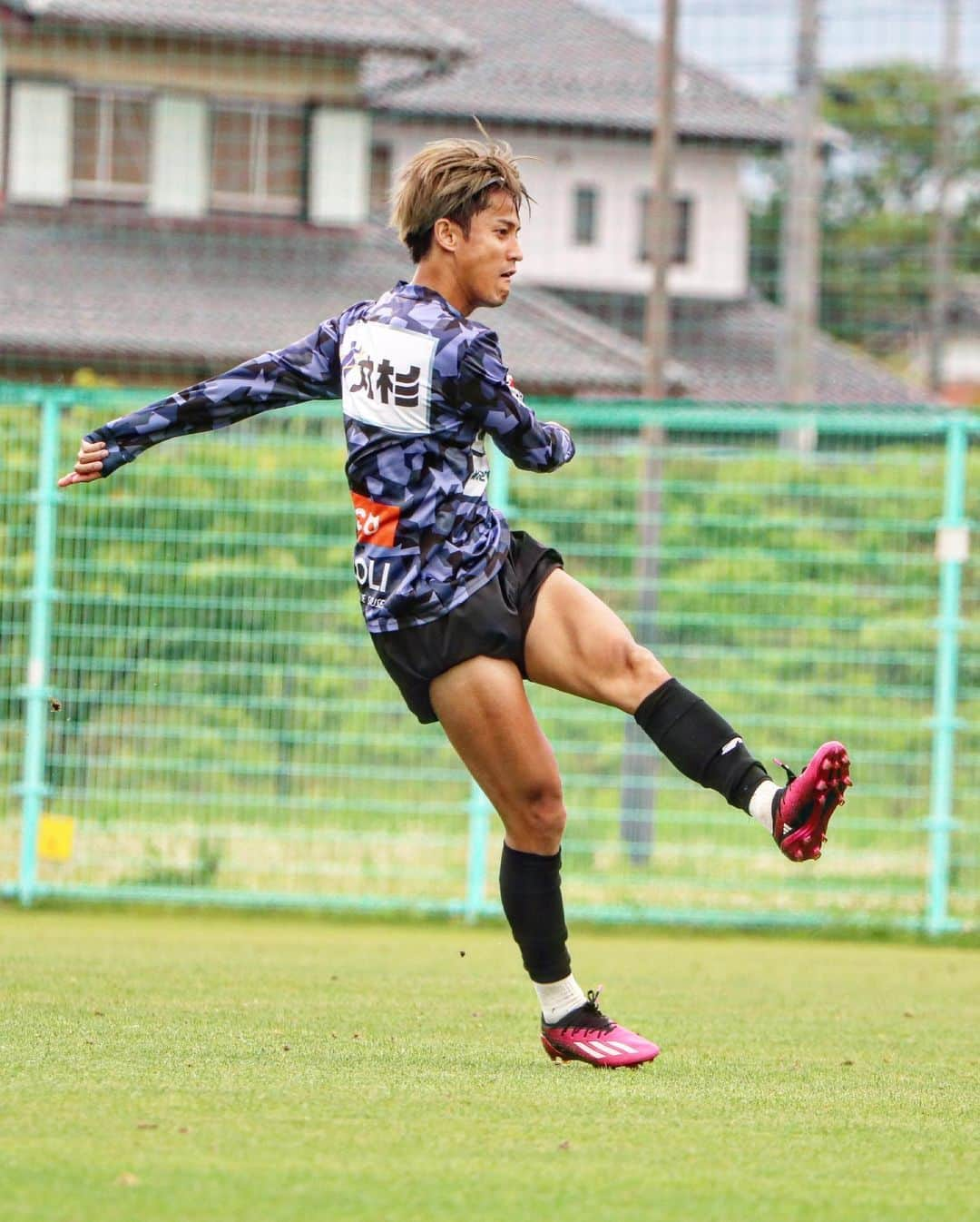 ＦＣ岐阜さんのインスタグラム写真 - (ＦＣ岐阜Instagram)「. 【沼津戦まであと❷日🍀】 6.9(Fri)  TRAINING PHOTO📸  #fcgifu #FC岐阜 #MOVEYOURHEART #松本歩夢 #藤岡浩介 #川上竜 #久保田和音 #藤谷匠 #村田透馬 #遠藤元一 #浮田健誠 #田口裕也 #羽田一平」6月9日 14時41分 - fcgifu