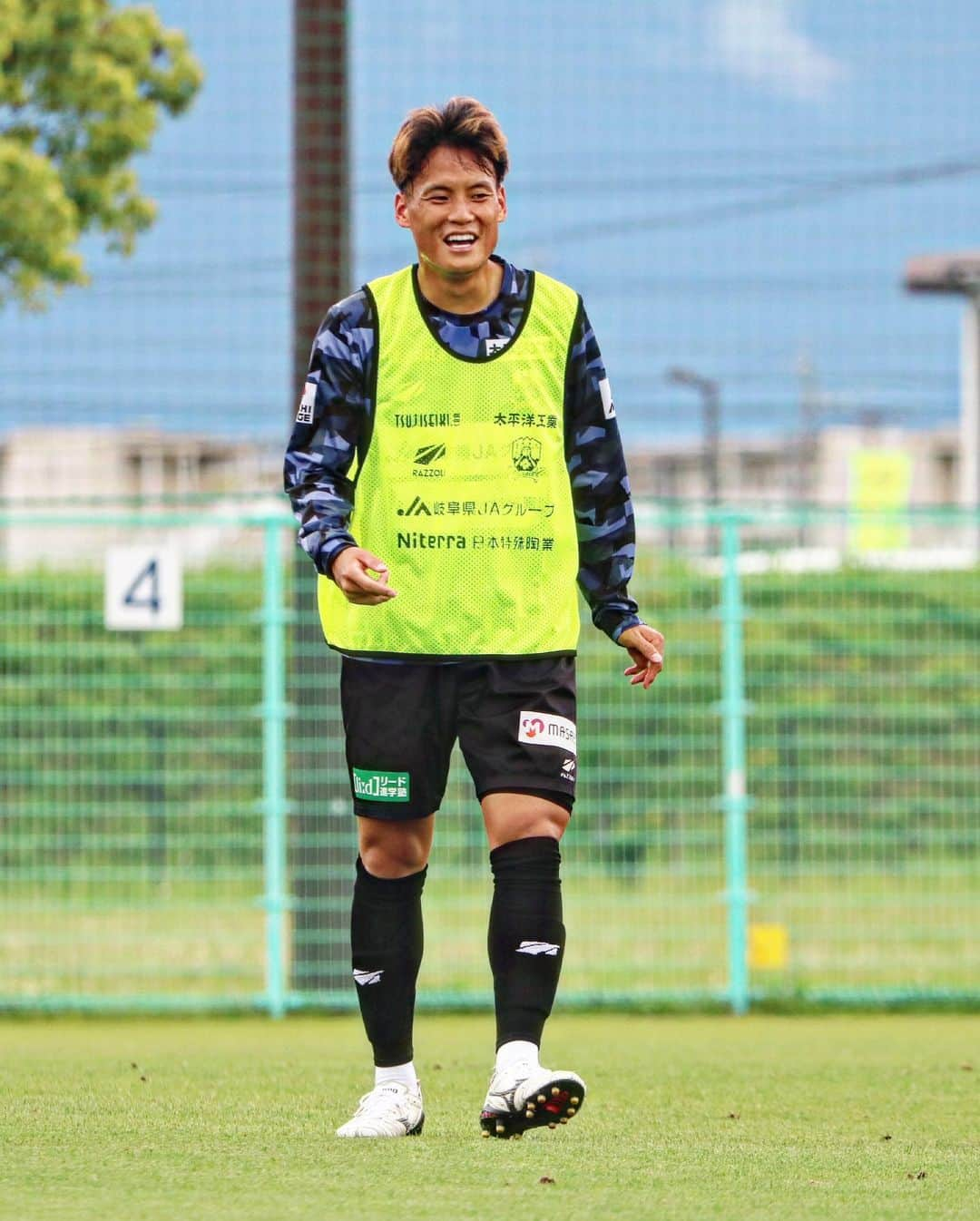 ＦＣ岐阜さんのインスタグラム写真 - (ＦＣ岐阜Instagram)「. 【沼津戦まであと❷日🍀】 6.9(Fri)  TRAINING PHOTO📸  #fcgifu #FC岐阜 #MOVEYOURHEART #松本歩夢 #藤岡浩介 #川上竜 #久保田和音 #藤谷匠 #村田透馬 #遠藤元一 #浮田健誠 #田口裕也 #羽田一平」6月9日 14時41分 - fcgifu