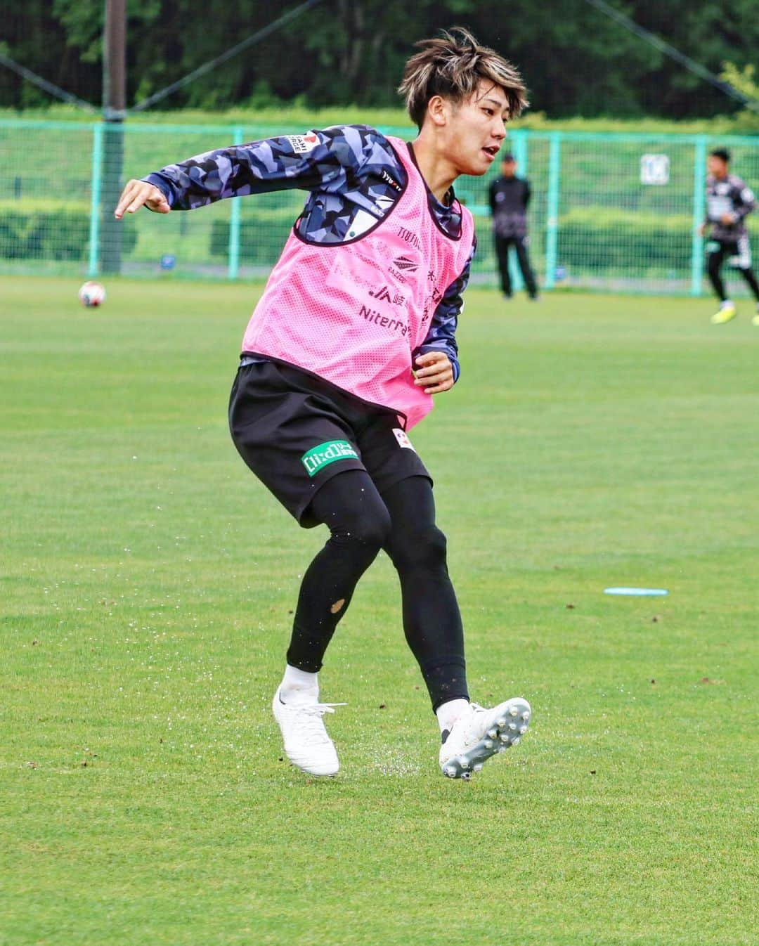 ＦＣ岐阜さんのインスタグラム写真 - (ＦＣ岐阜Instagram)「. 【沼津戦まであと❷日🍀】 6.9(Fri)  TRAINING PHOTO📸  #fcgifu #FC岐阜 #MOVEYOURHEART #松本歩夢 #藤岡浩介 #川上竜 #久保田和音 #藤谷匠 #村田透馬 #遠藤元一 #浮田健誠 #田口裕也 #羽田一平」6月9日 14時41分 - fcgifu