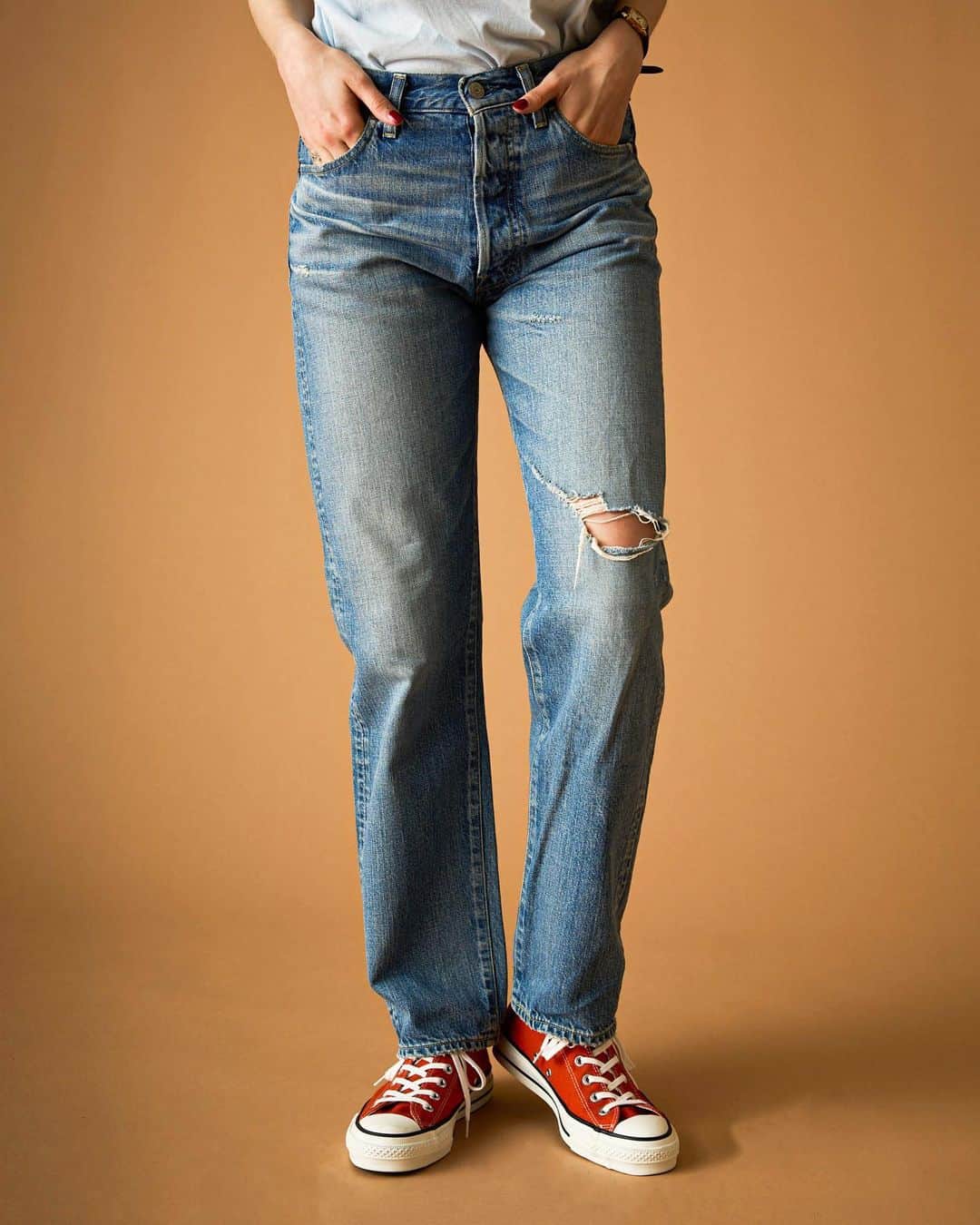 のインスタグラム：「⁡ ⁡ 𝗥𝗘-𝗦𝗧𝗢𝗖𝗞𝗘𝗗 𝗗𝗔𝗠𝗔𝗚𝗘 𝗖𝗟𝗜𝗣 𝗝𝗘𝗔𝗡𝗦 再入荷日：𝟮𝟬𝟮𝟯年𝟲月𝟵日(金)  ⁡   ⁡ #shinzone  #シンゾーン #theshinzone  #denim #jeans」